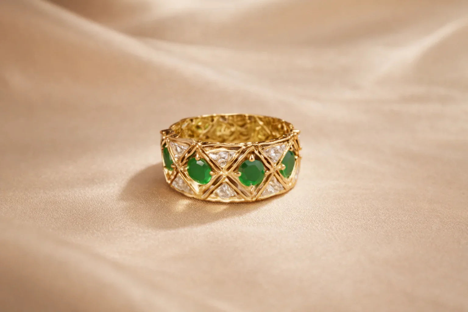 FOUNDATION JEWELLERS | 750 Y/G Peranakan Natural Diamond & Emerald Ring With 'Floral' Motif 3.80gm, Em4-0.41ct, D6 - 0.10ct Size: HK 13.0