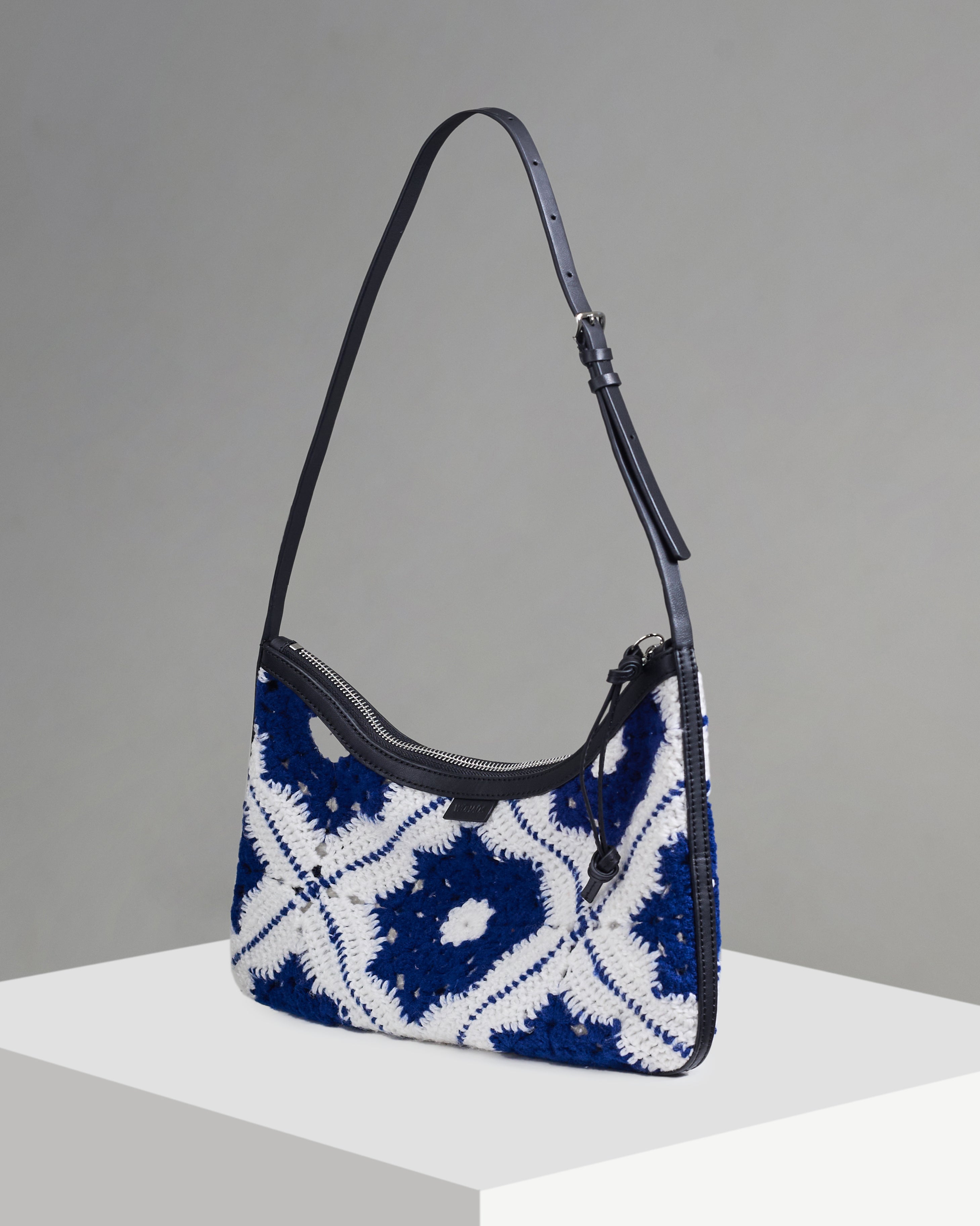 WU HAUS | Veil Hand Knitted Blanket Shoulder Bag