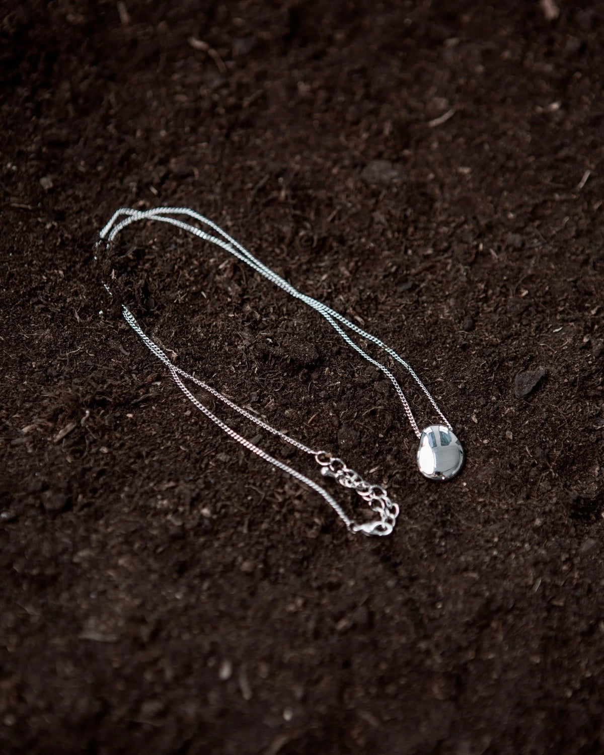 SAERO COLLECTIVE | Bulb Pendant Necklace