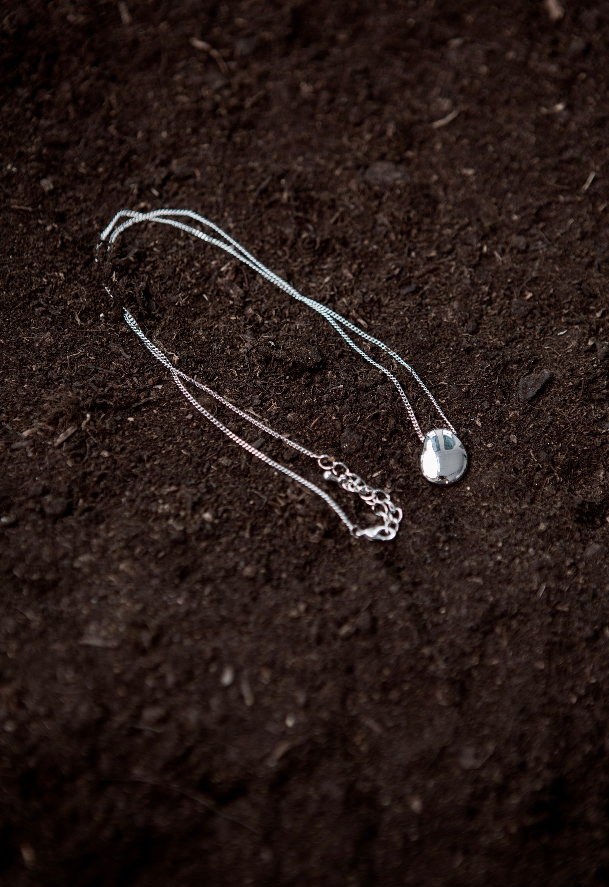 SAERO COLLECTIVE | Bulb Pendant Necklace