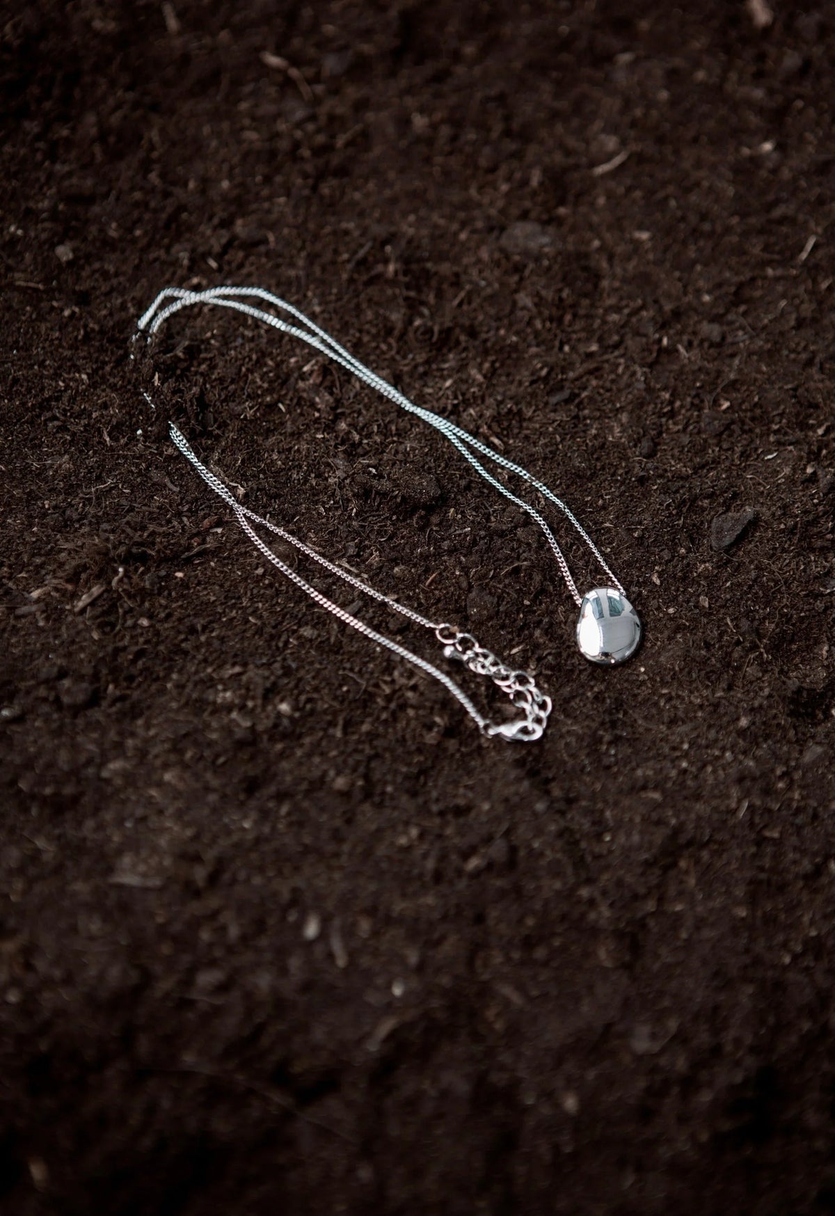SAERO COLLECTIVE | Bulb Pendant Necklace