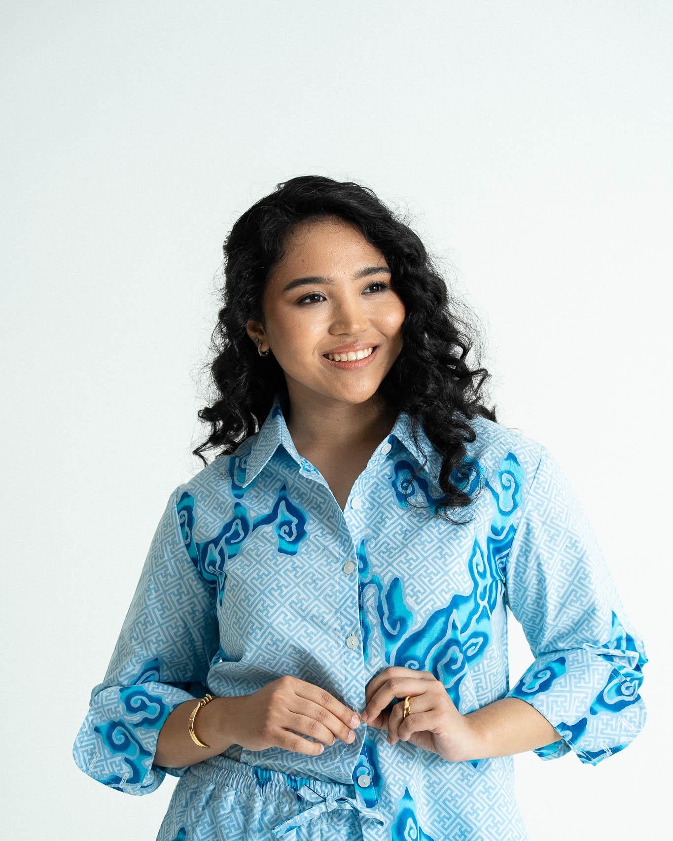 STUDIO GYPSIED | Batik Studio Shirt In Tumbuh Porcelain
