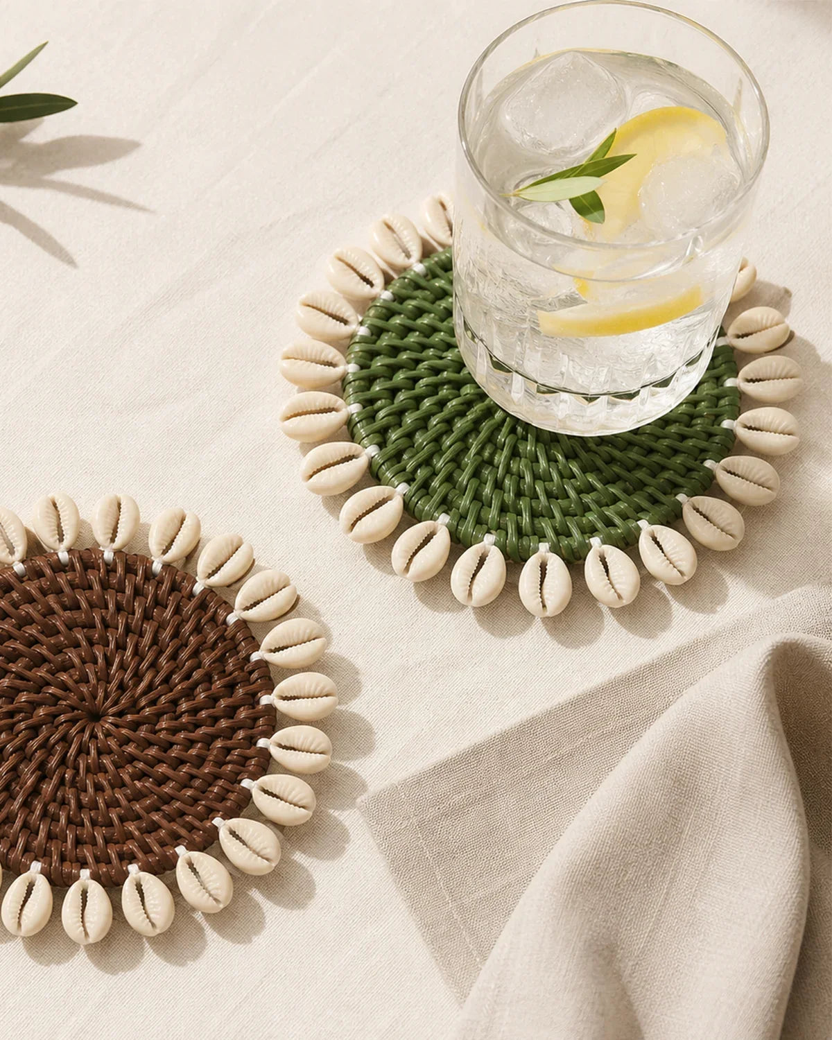 MEJA MAISON DE BALI | The Amour Oil Green Cowrie Coaster