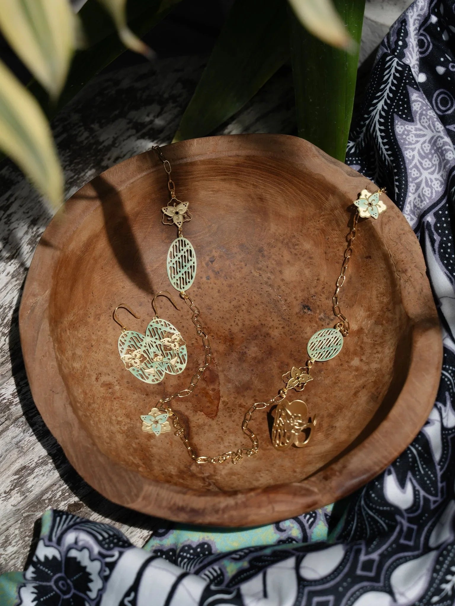 EMBRACE JEWELLERY | Parang Floral Necklace
