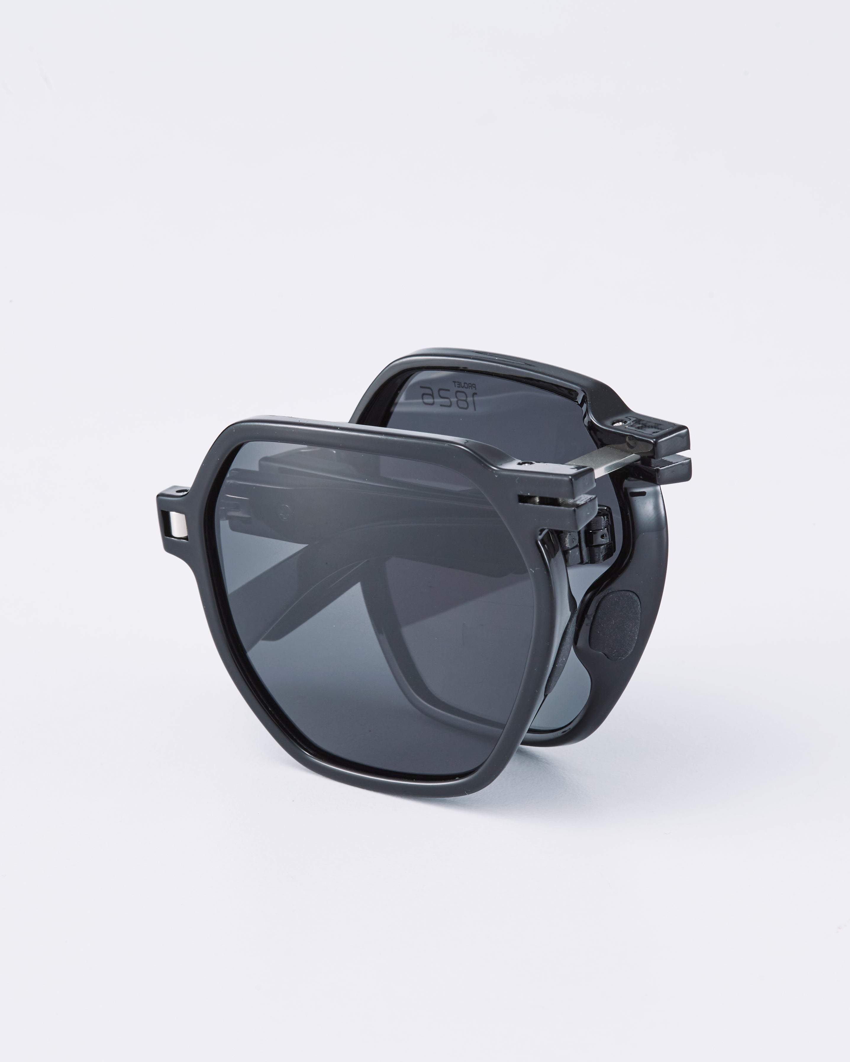 PROJECTWEAR | DAEMYN Polarized Sunglasses Black/Black