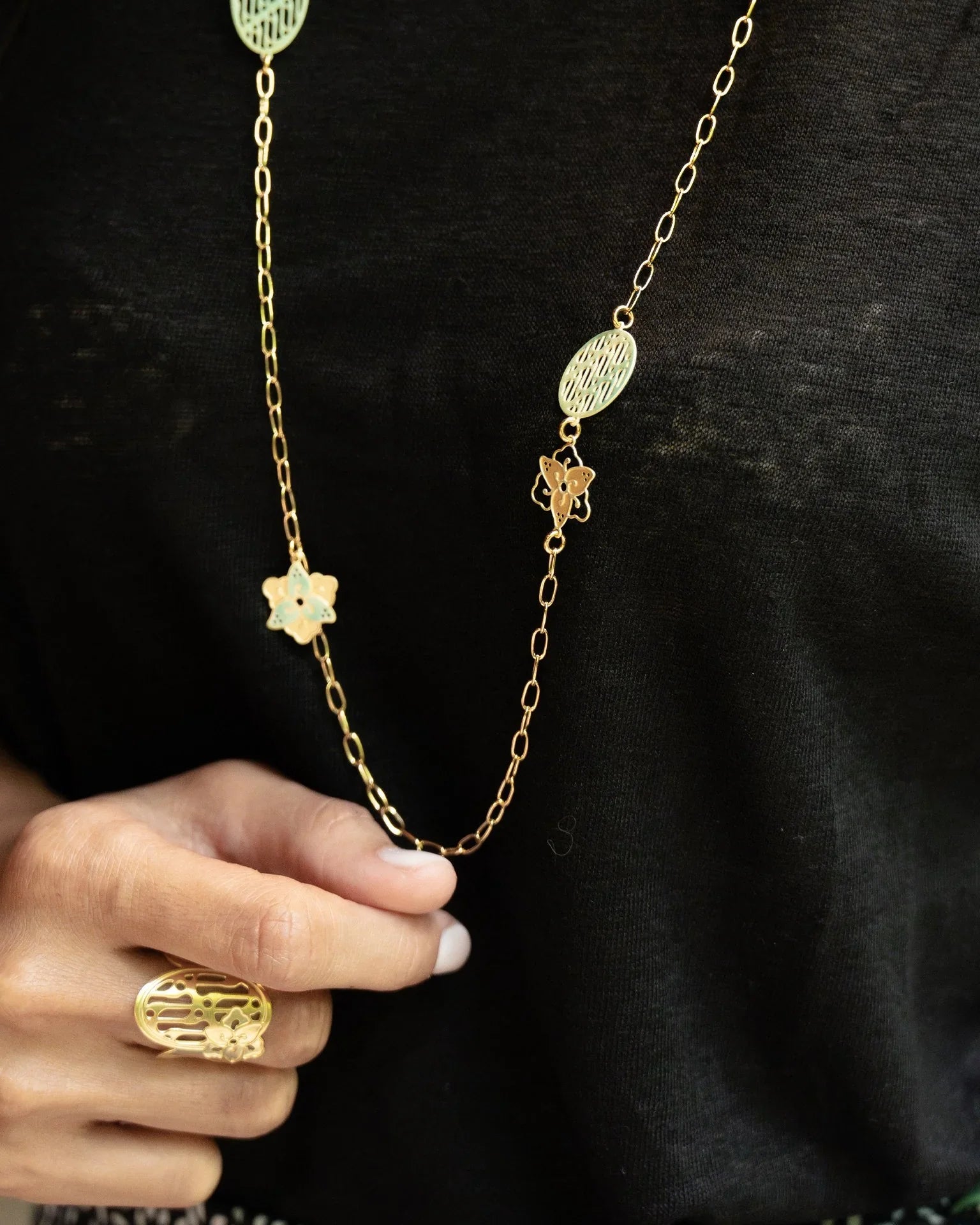 EMBRACE JEWELLERY | Parang Floral Necklace