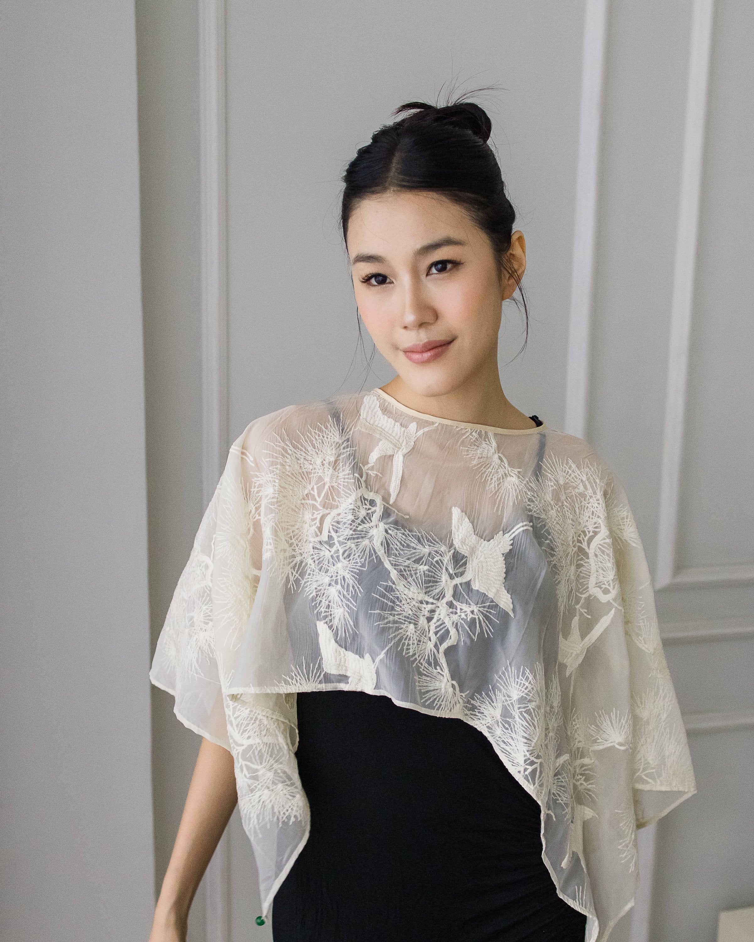 PAOPAO | 鹤 HÈ Sheer Cape