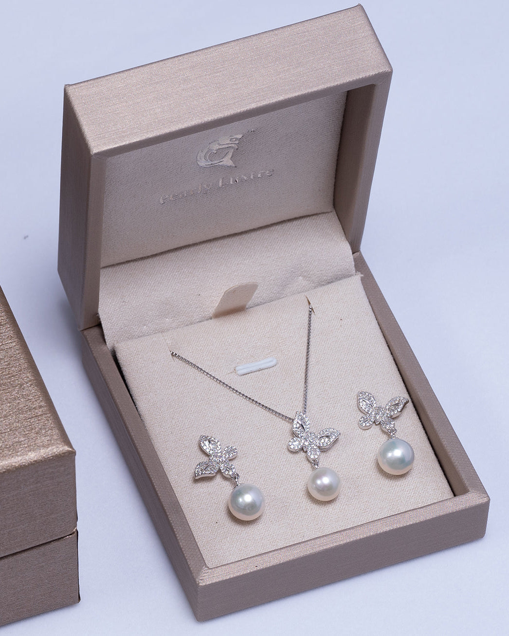PEARLY LUSTRE | Elegant Freshwater Pearl Necklace WN00174 | GARDENS