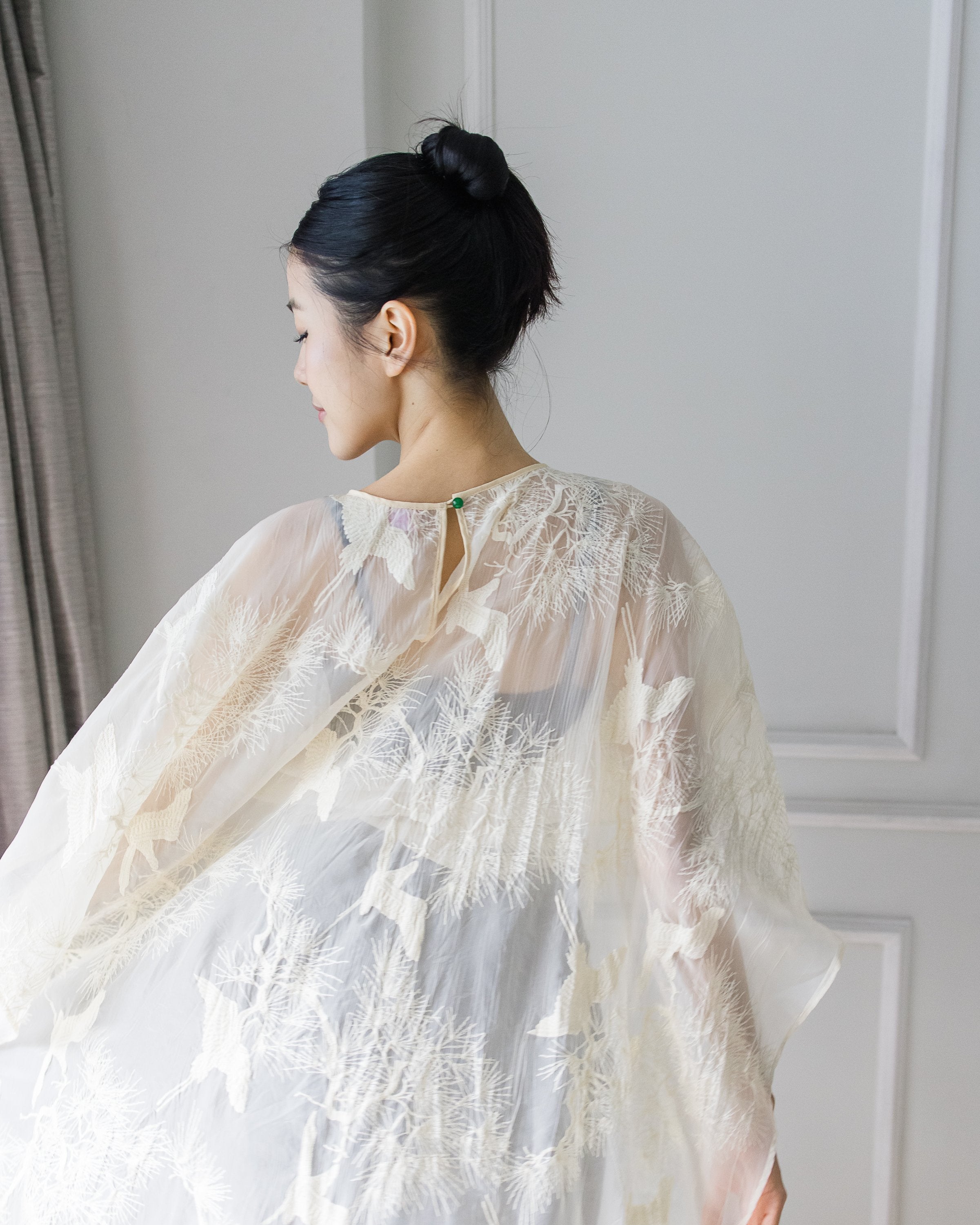 PAOPAO | 鹤 HÈ Sheer Cape