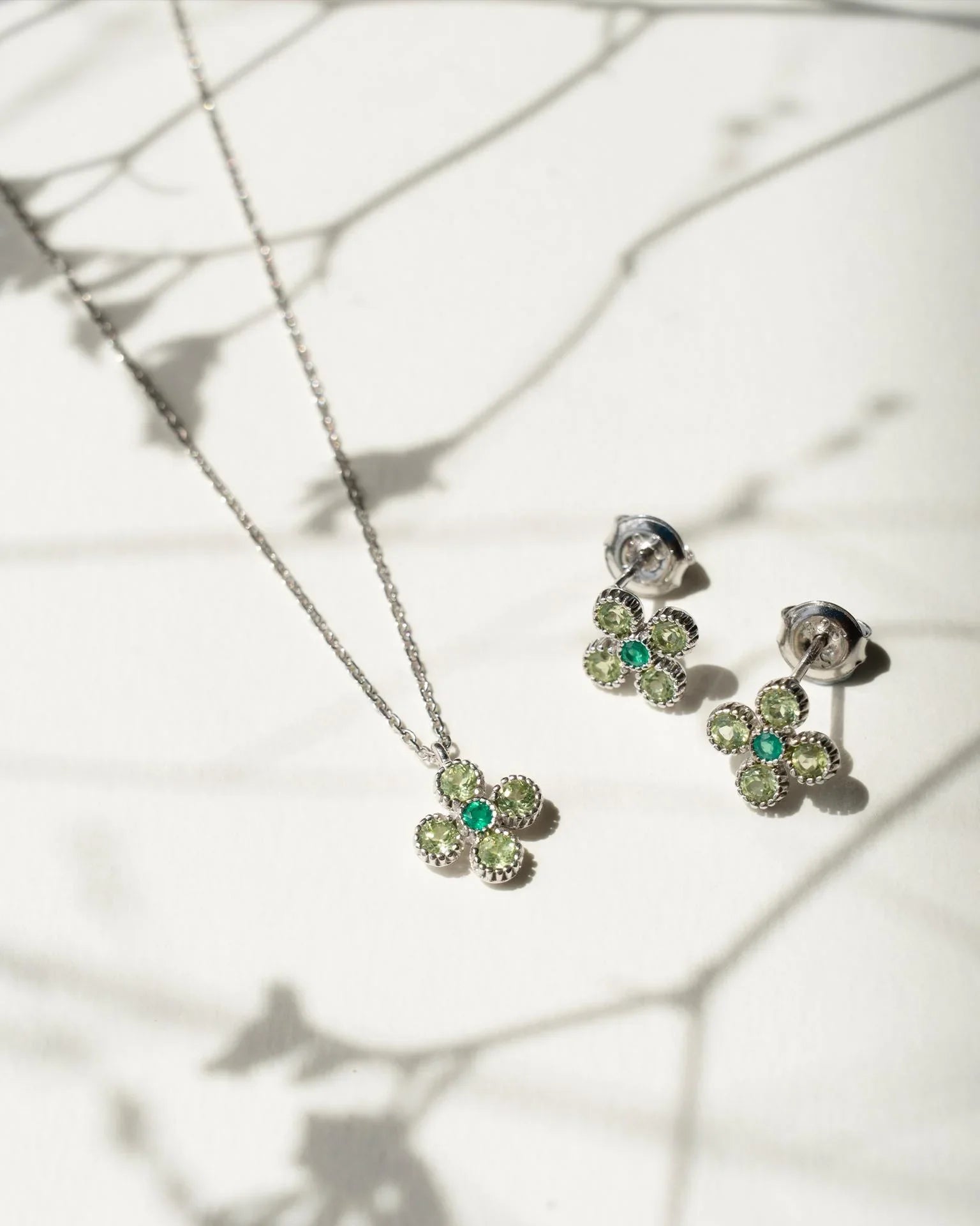 EMBRACE JEWELLERY | Gem Bloom Necklace With Peridot