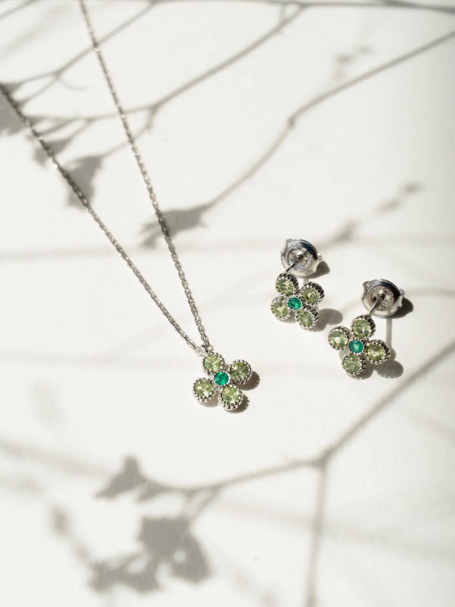 EMBRACE JEWELLERY | Gem Bloom Necklace With Peridot