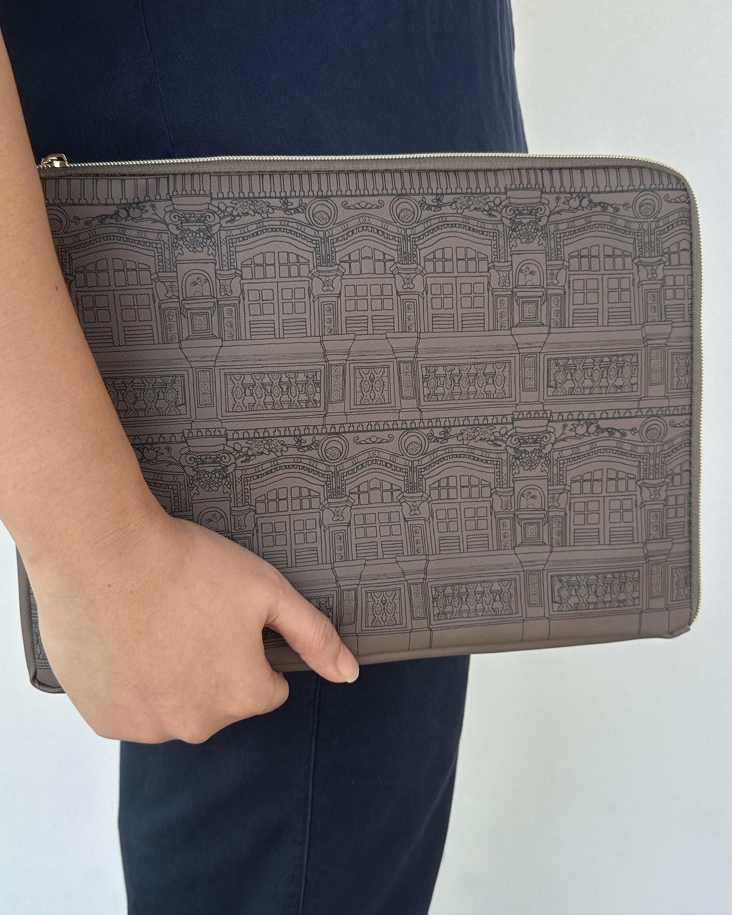 THE ART FACULTY | Multicase A4