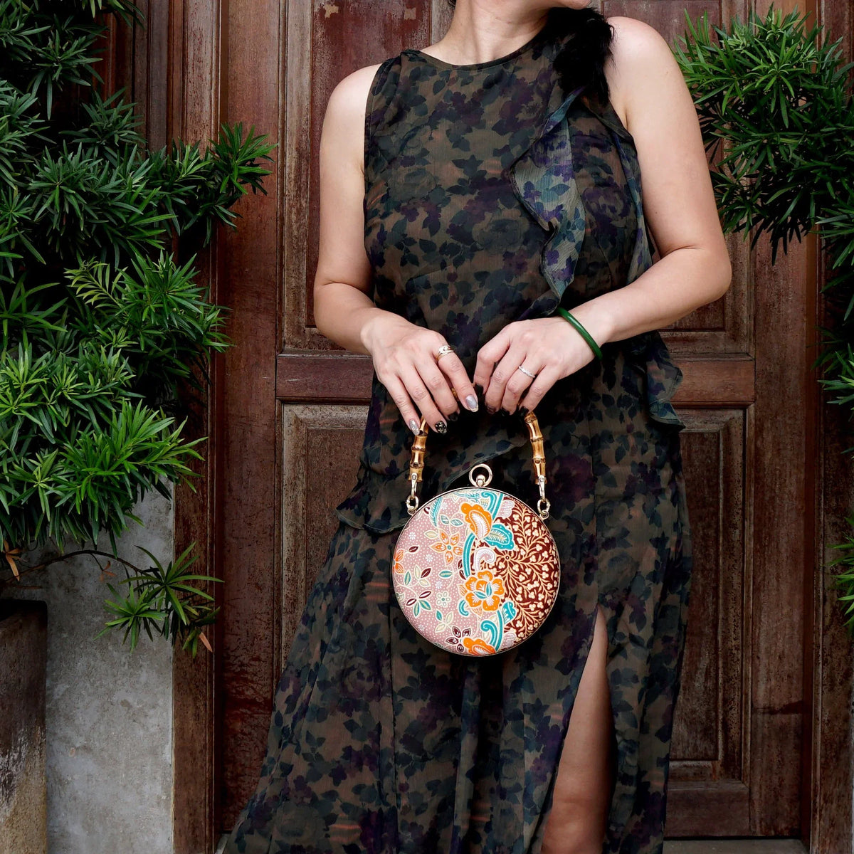 COCOONESE | Round Hard Case Bamboo Handle Bag - Kawung (BN)