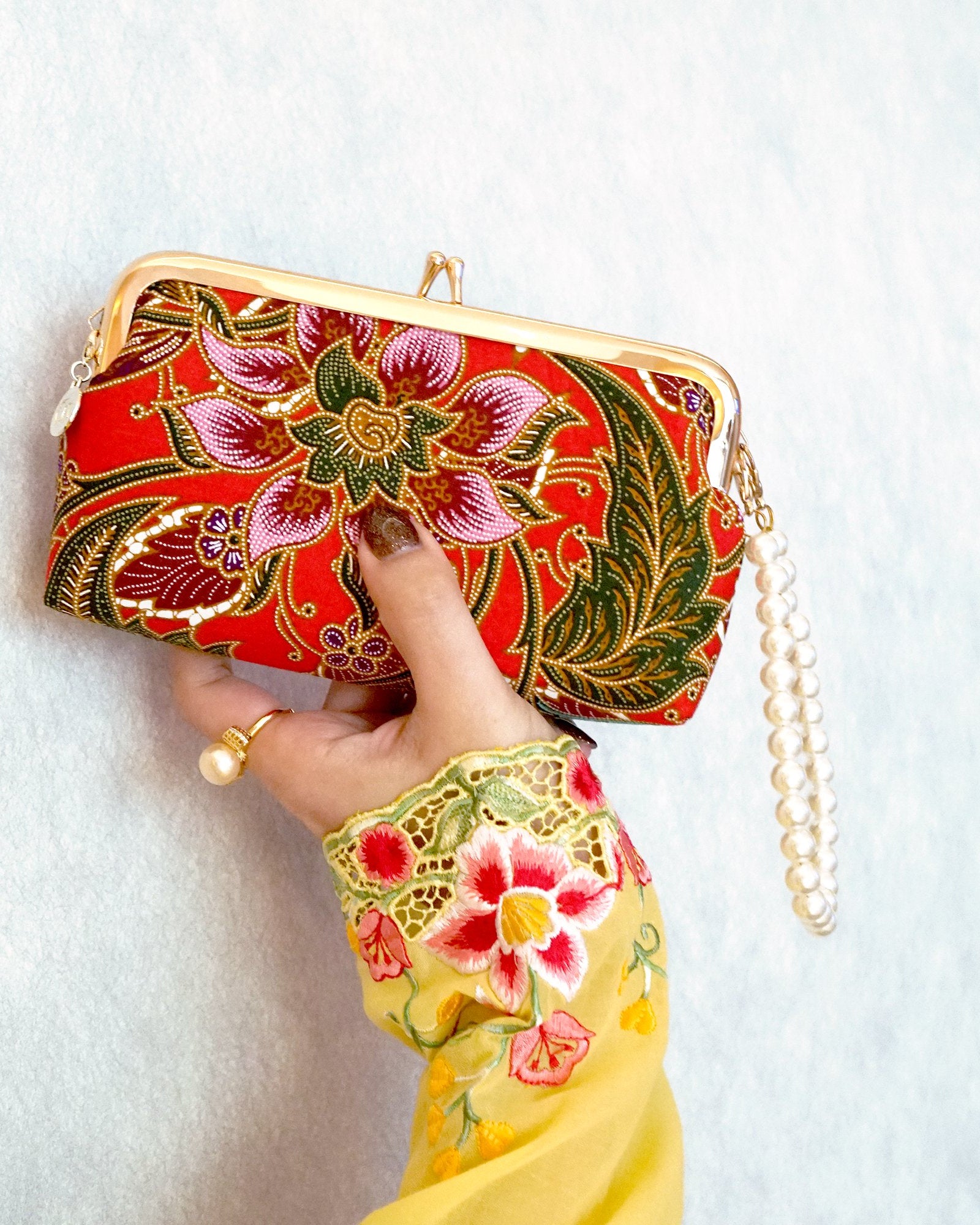 COCOONESE | Wristlet Pouch - Epiphyllum (RD)