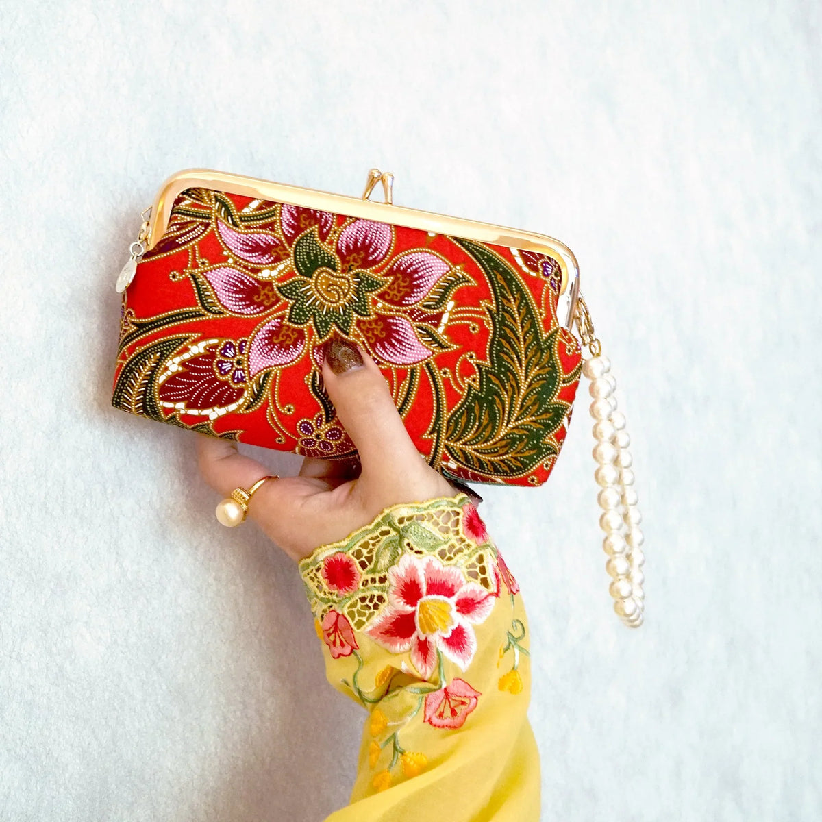 COCOONESE | Wristlet Pouch - Epiphyllum (RD)