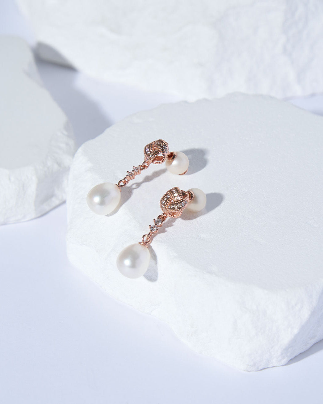 PEARLY LUSTRE | Asian Civilisations Museum Elegant Freshwater Pearl Earrings WE00878 | ACM Collection