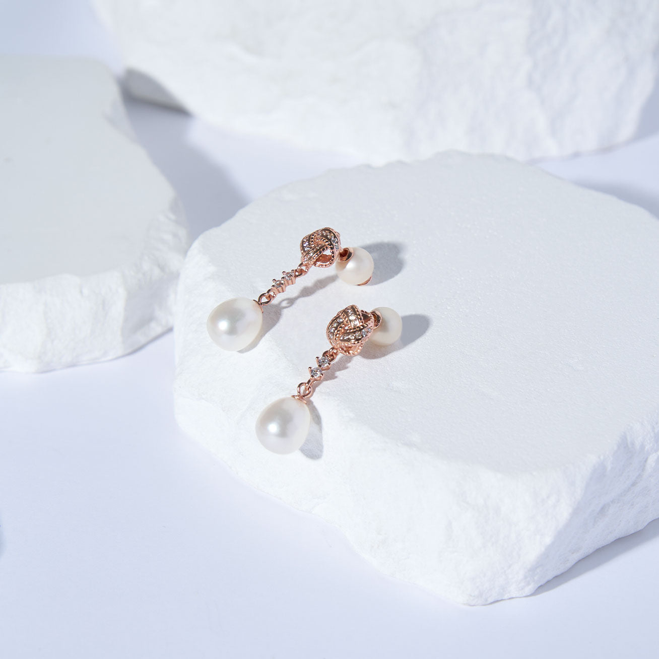 PEARLY LUSTRE | Asian Civilisations Museum Elegant Freshwater Pearl Earrings WE00878 | ACM Collection