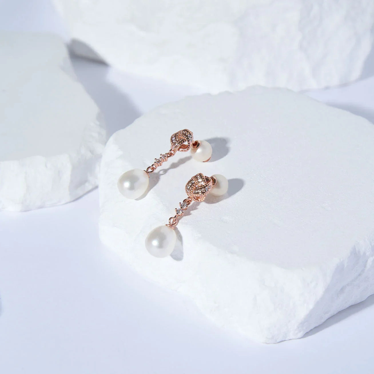 PEARLY LUSTRE | Asian Civilisations Museum Elegant Freshwater Pearl Earrings WE00878 | ACM Collection