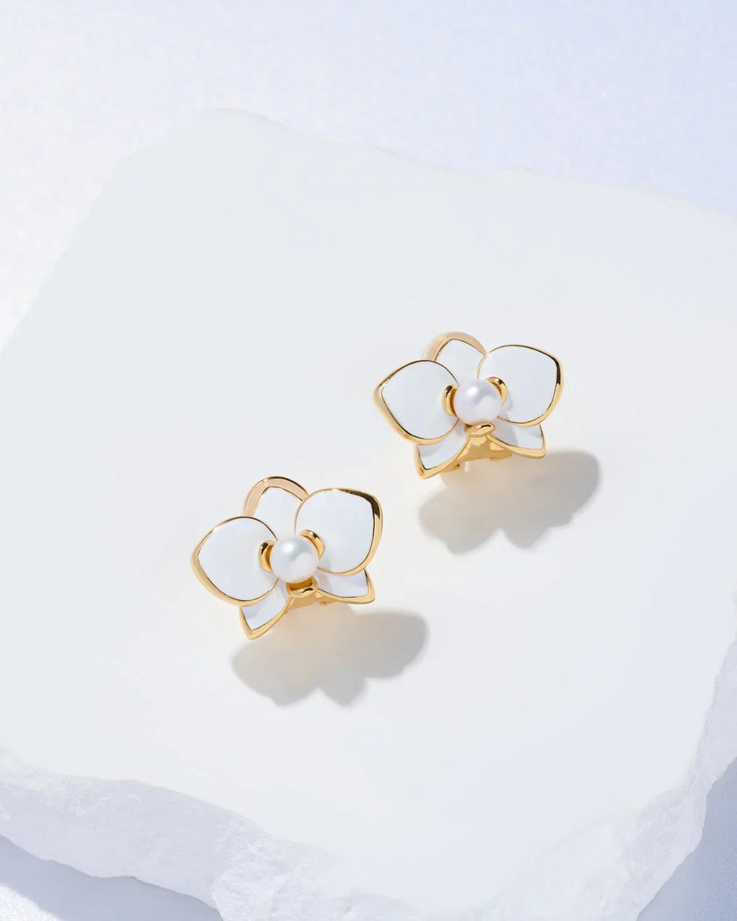 PEARLY LUSTRE | Clip-On Top Grade Freshwater Pearl Earrings WE00832 | ORCHID