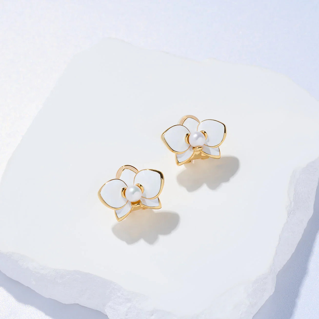 PEARLY LUSTRE | Clip-On Top Grade Freshwater Pearl Earrings WE00832 | ORCHID