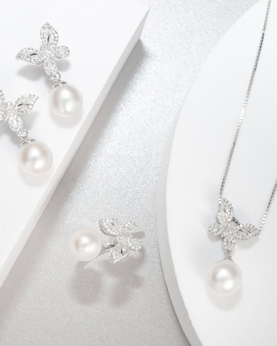 PEARLY LUSTRE | Elegant Freshwater Pearl Necklace WN00174 | GARDENS