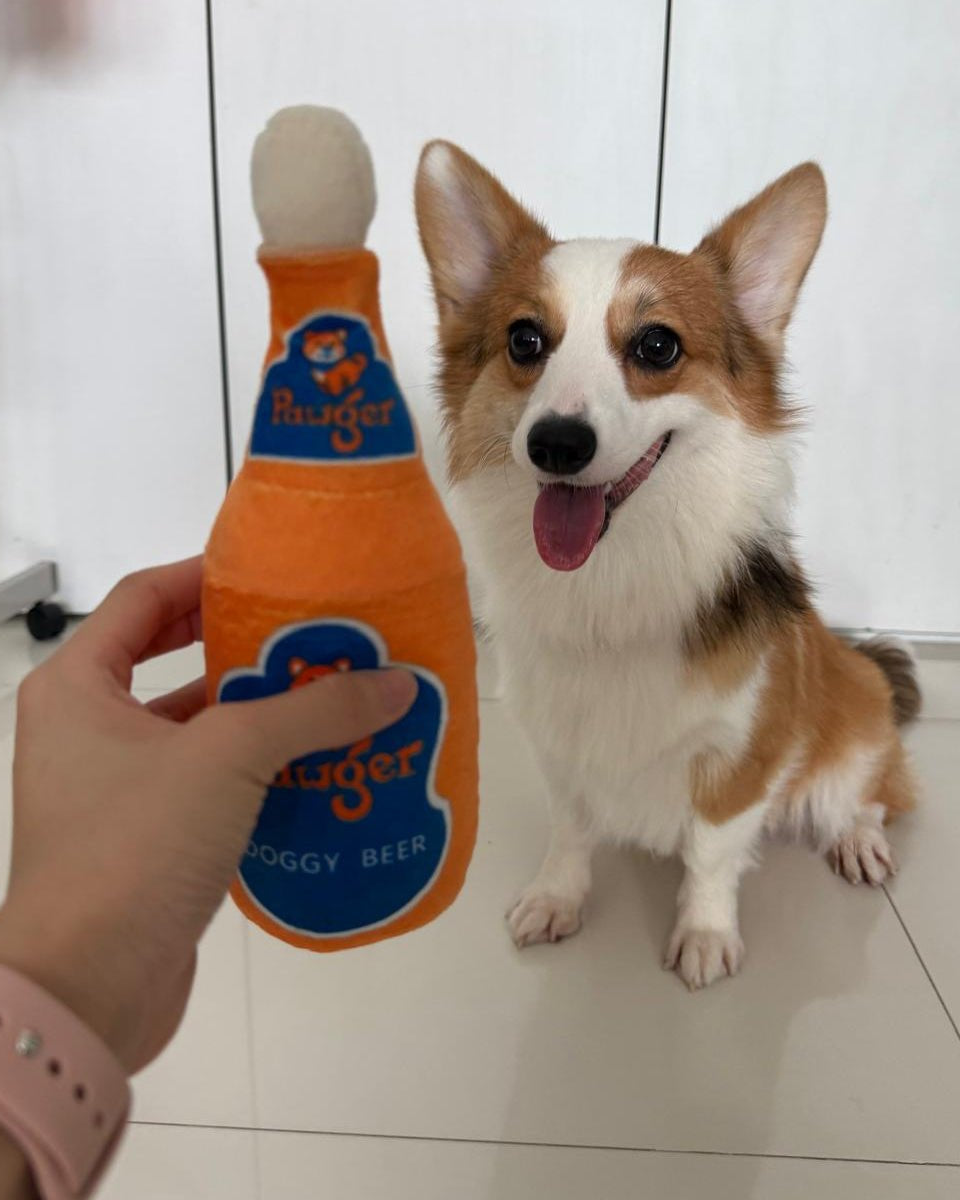 NOM | Waggle Pawger Beer Squeakie Chew Toy