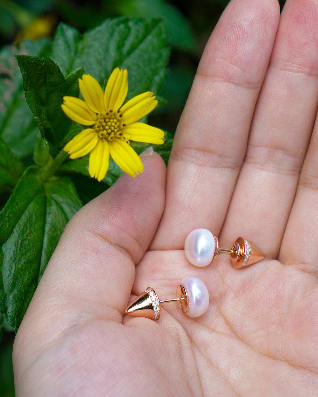 PEARLY LUSTRE | Asian Civilisations Museum Freshwater Pearl Earrings WE00052 | ACM Collection