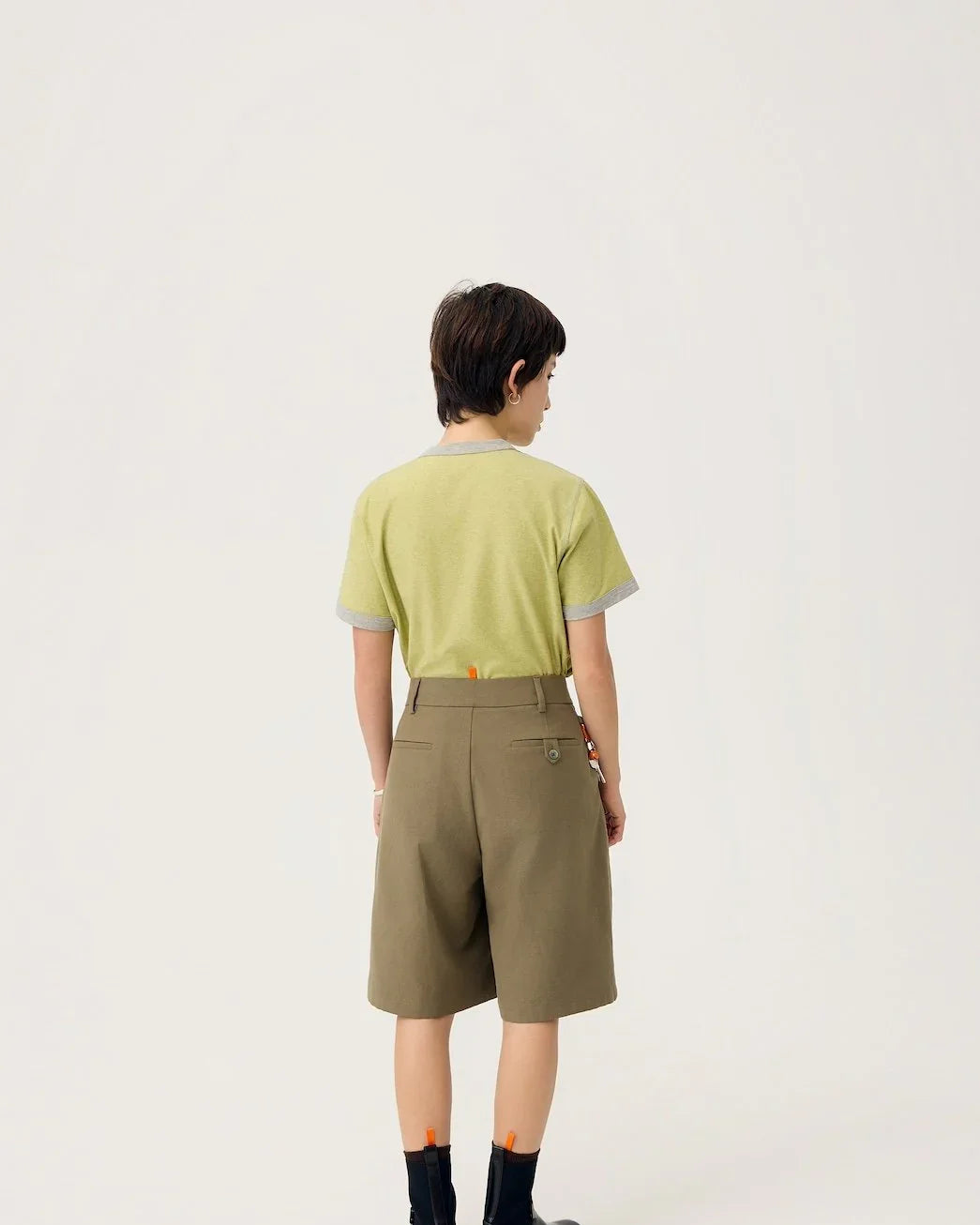 3EIGHTH | Nagi Pleated Shorts In Olive Mist