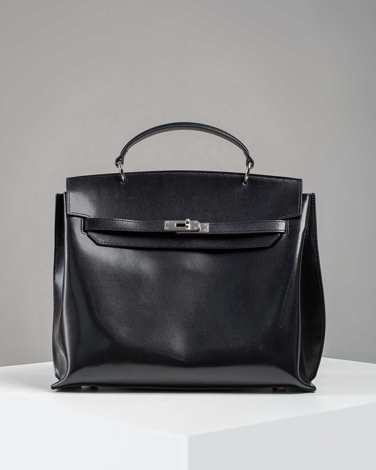 WU HAUS | Le H Lightweight Black Cow Leather Carryall (PRE-ORDER)