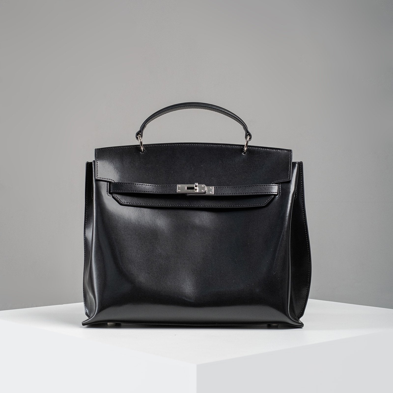 WU HAUS | Le H Lightweight Black Cow Leather Carryall (PRE-ORDER)