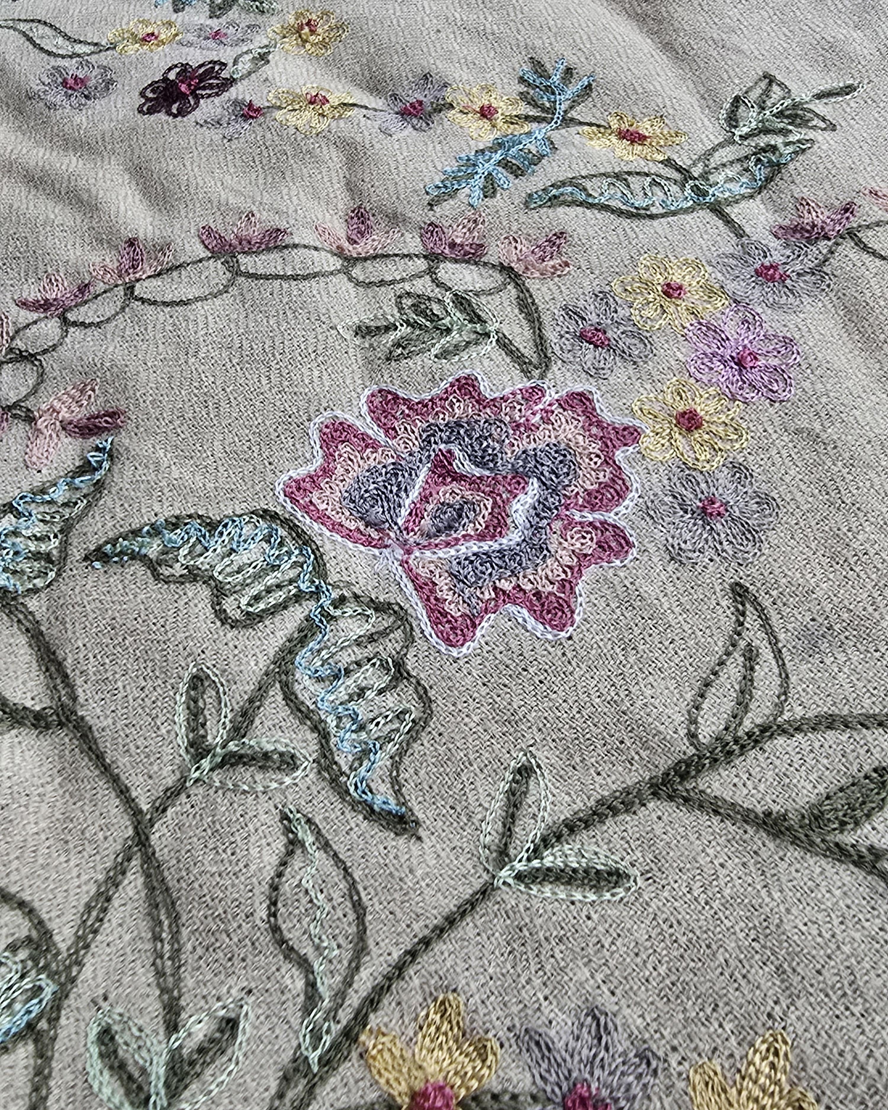 QUEENMARK | Maj Assortment 1 Beige Flowers