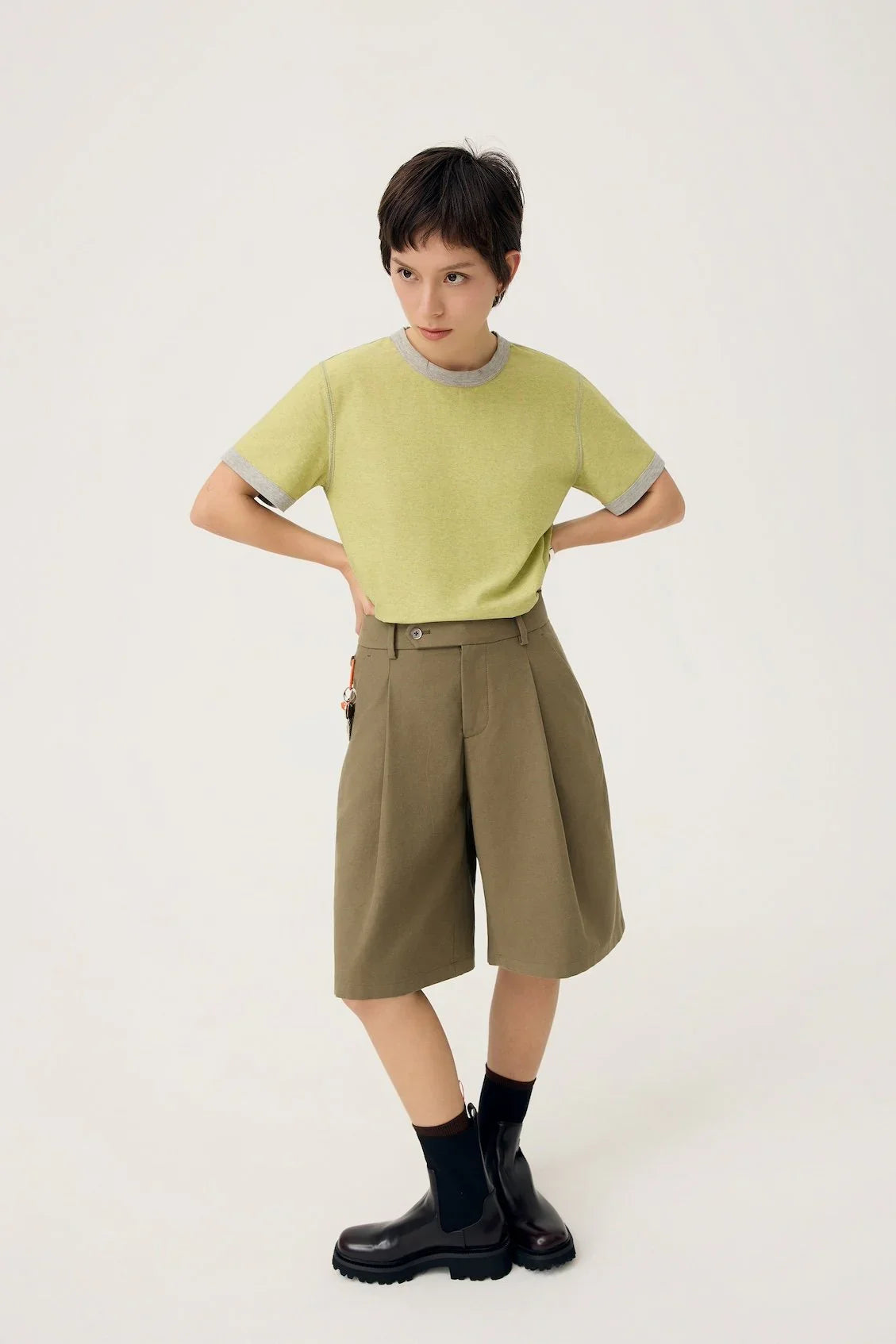 3EIGHTH | Nagi Pleated Shorts In Olive Mist