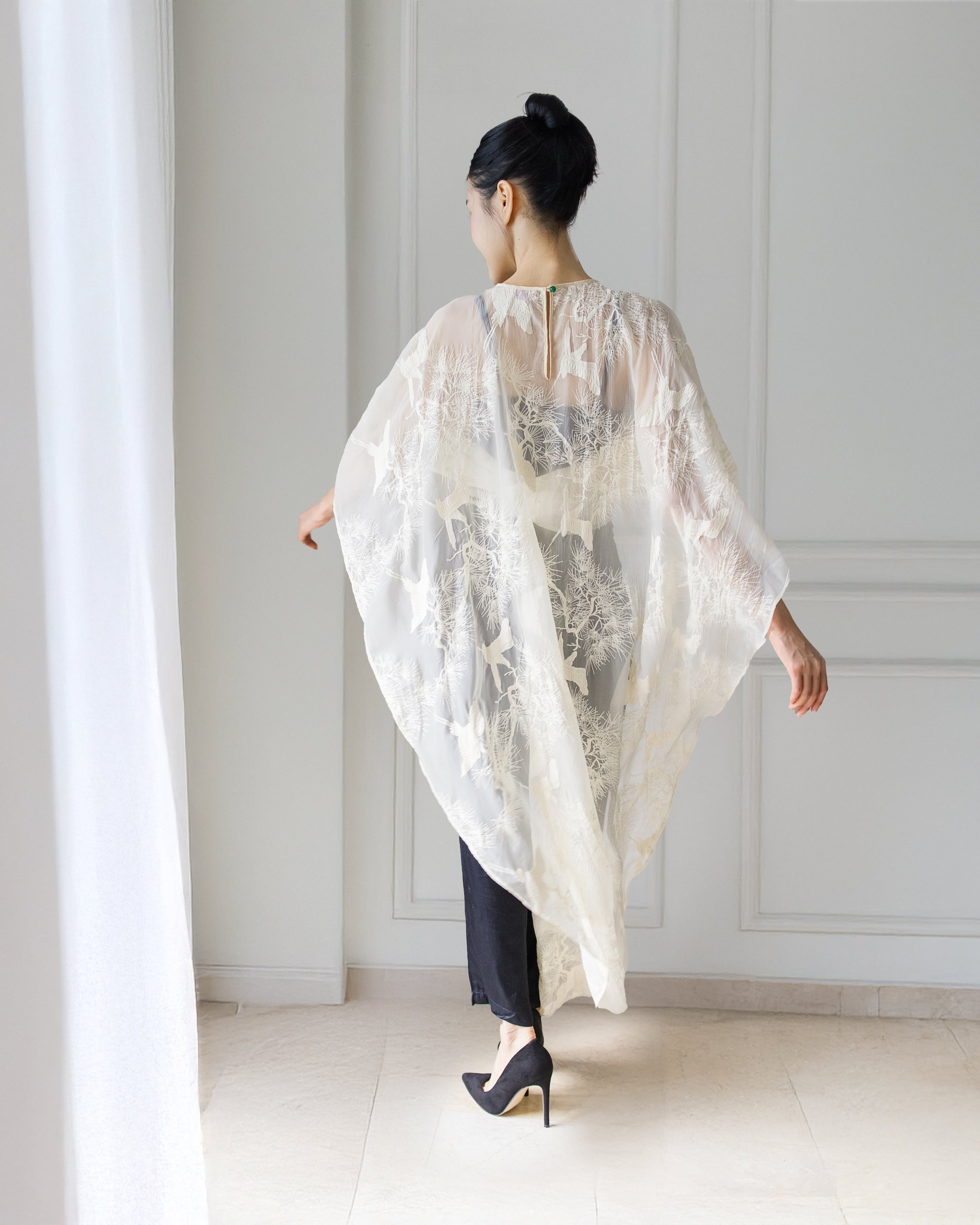 PAOPAO | 鹤 HÈ Sheer Cape