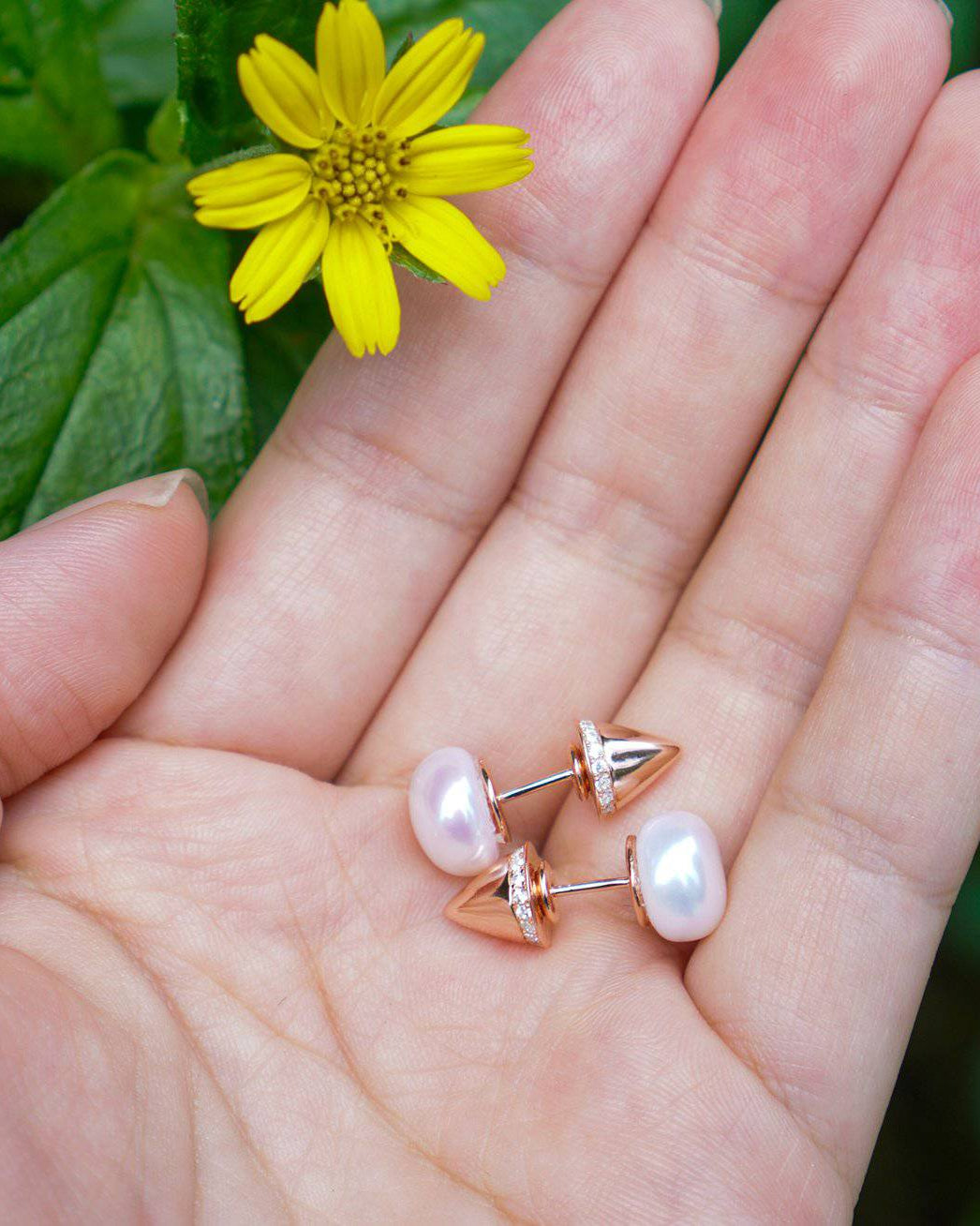 PEARLY LUSTRE | Asian Civilisations Museum Freshwater Pearl Earrings WE00052 | ACM Collection