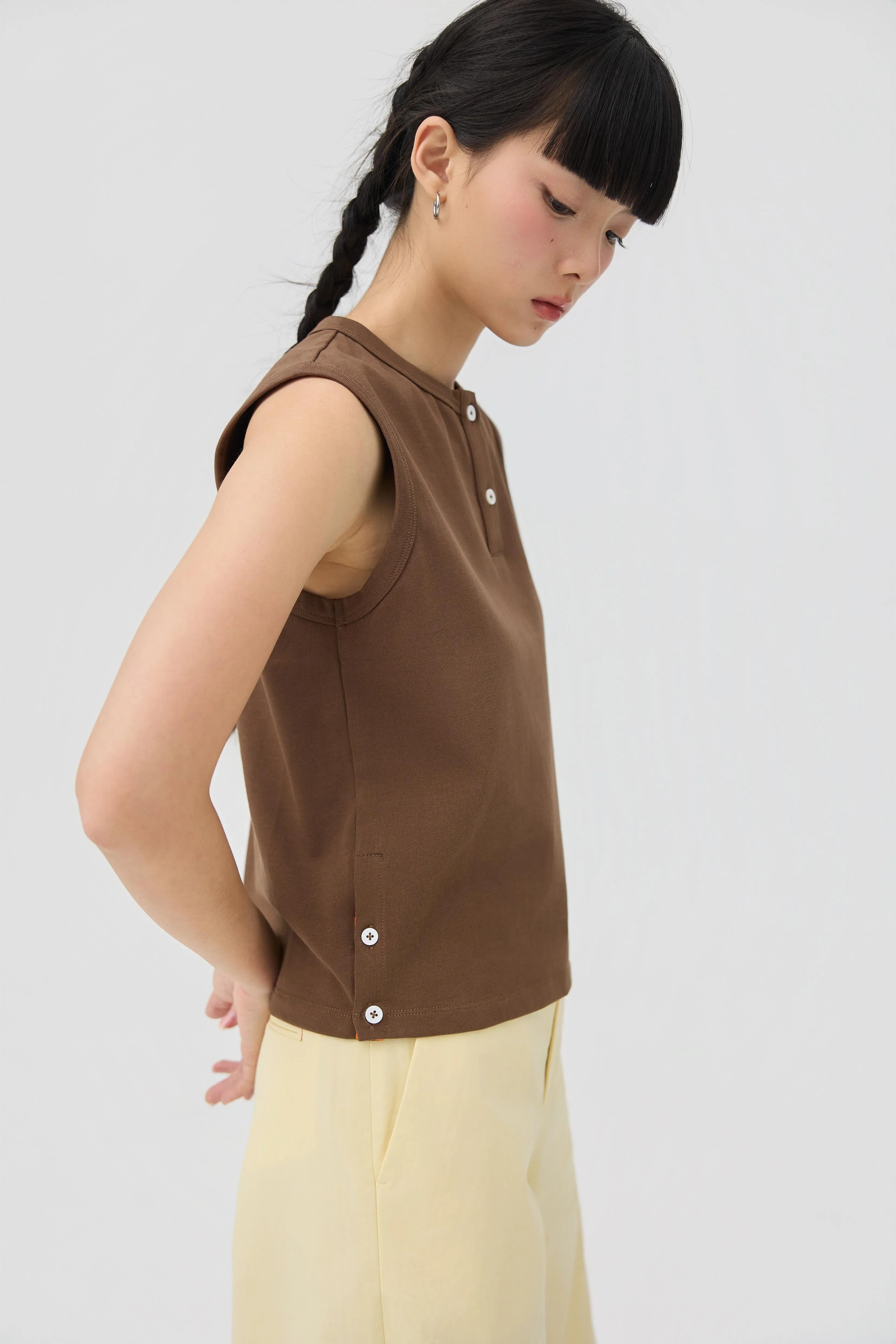 3EIGHTH | Musubi Henley Tank In Chocolate