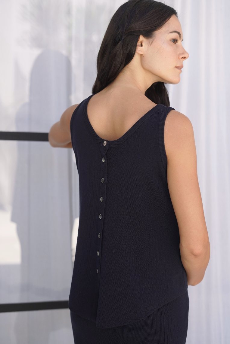 OLIVE BASICS | Sarah Reversible Button Tank