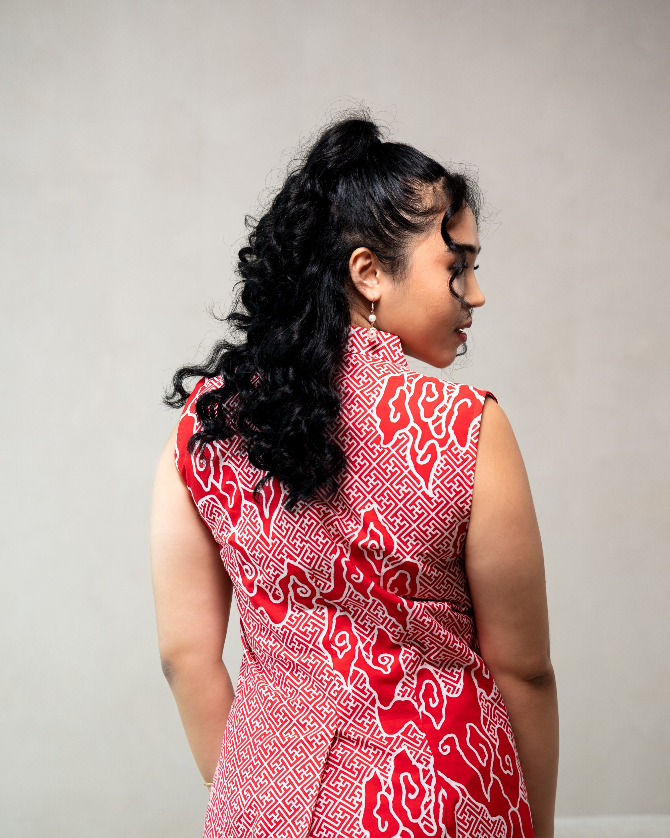 STUDIO GYPSIED | Batik Sleeveless Mandarin Blouse In Tumbuh Saga Seed Red