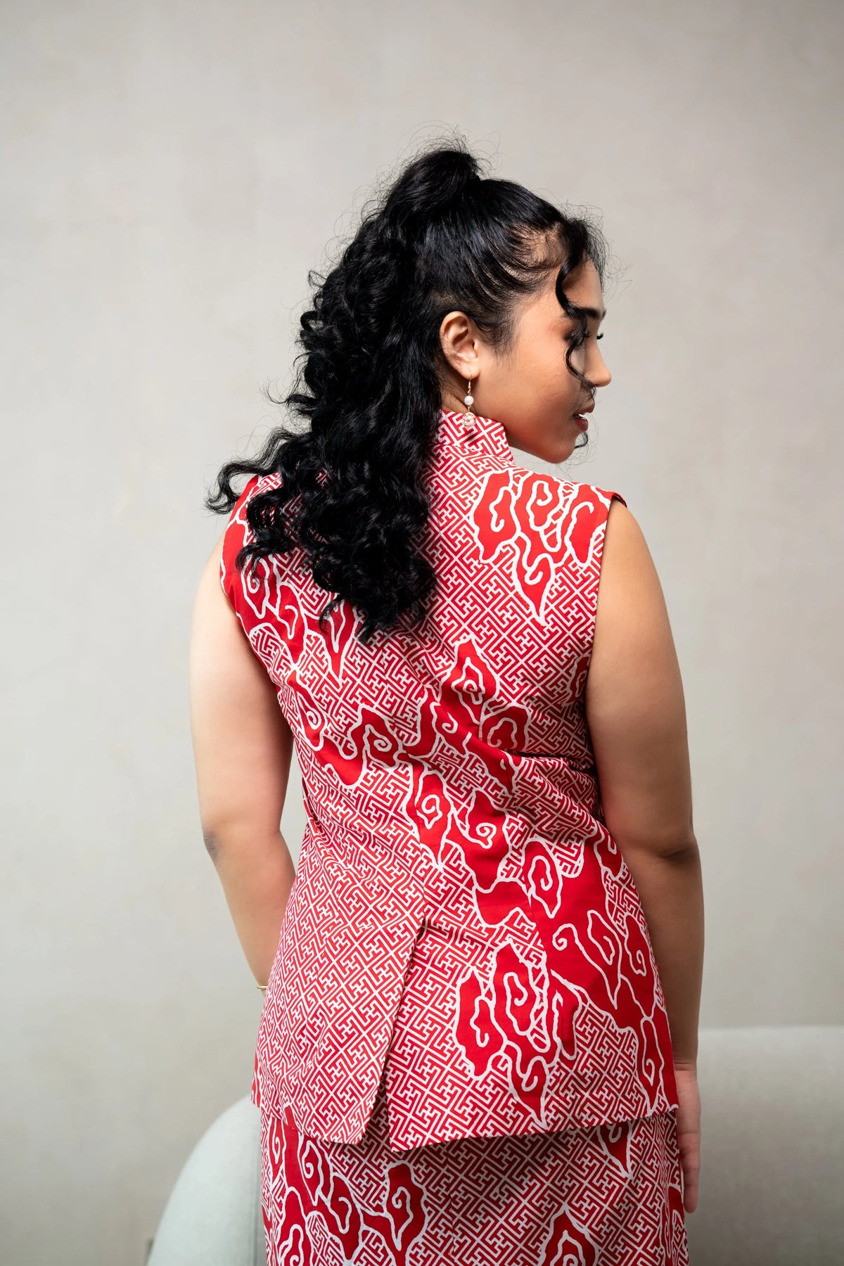 STUDIO GYPSIED | Batik Sleeveless Mandarin Blouse In Tumbuh Saga Seed Red