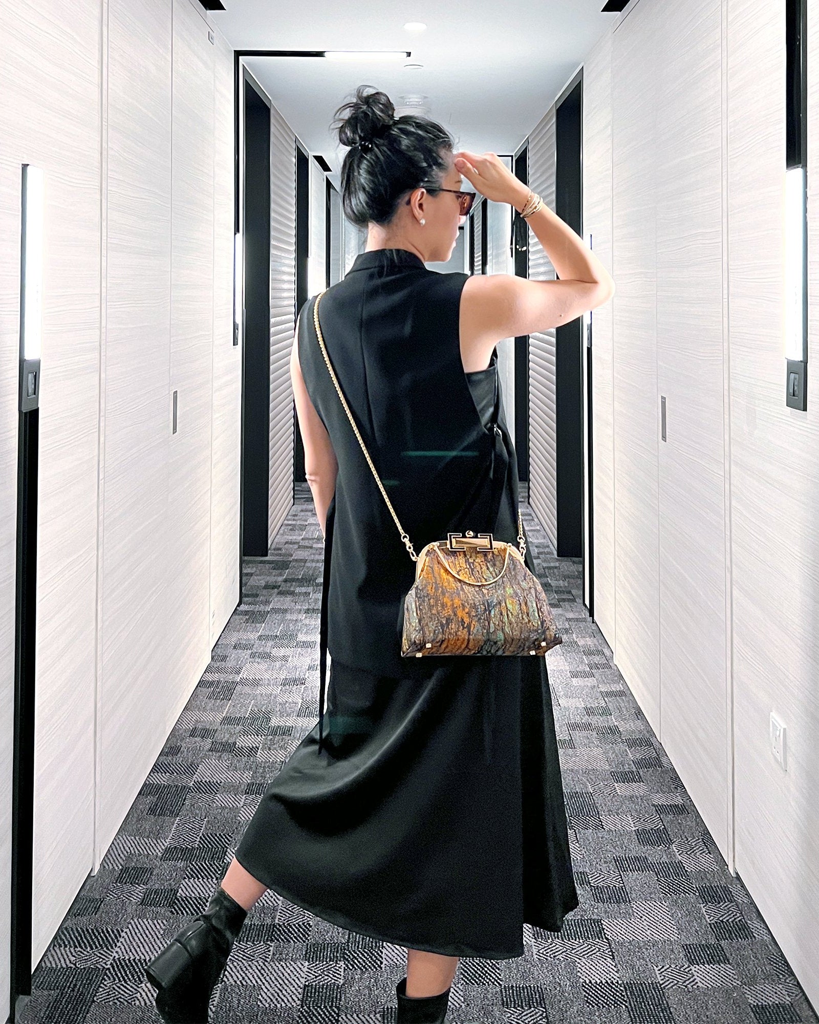 COCOONESE | Clasp Crossbody Bag - Maple