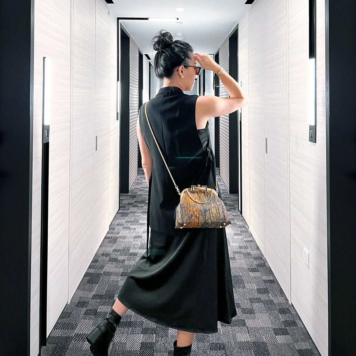 COCOONESE | Clasp Crossbody Bag - Maple