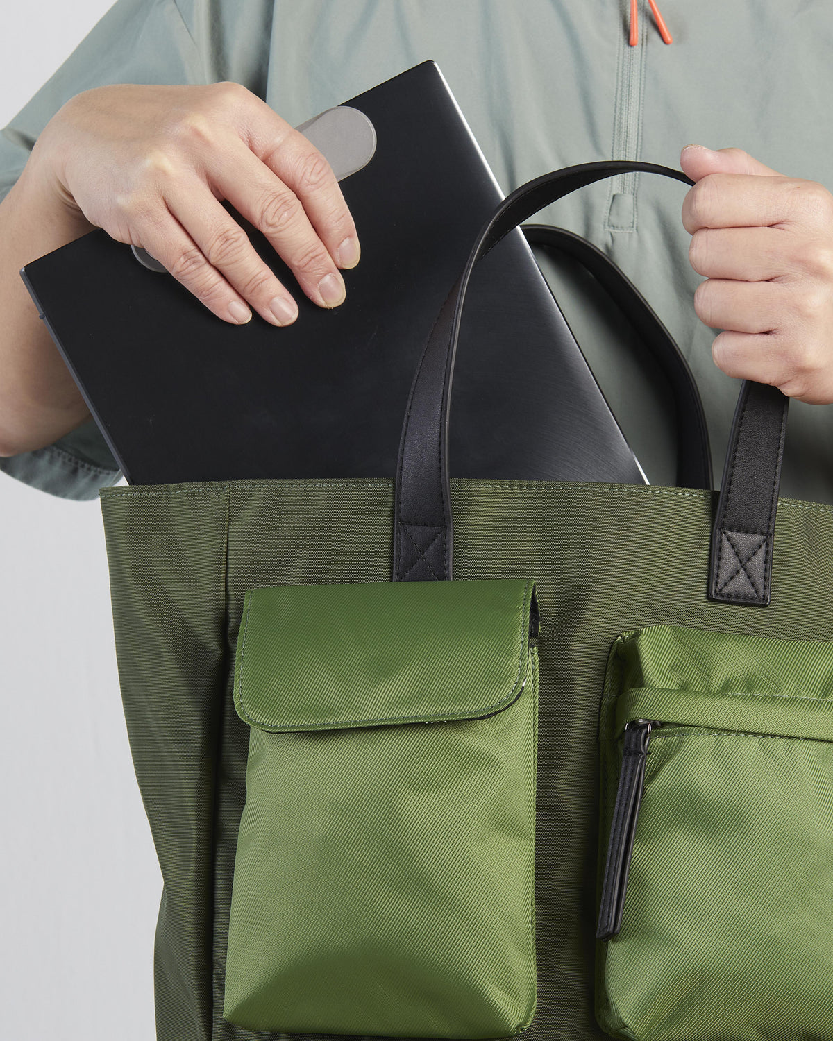 PROJET1826 | CAEDMON Multipockets Tote Bag Green