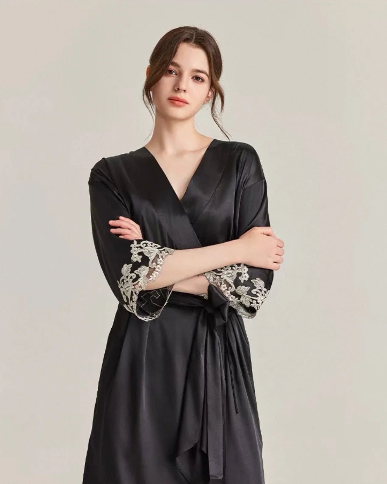 BELLS & BIRDS | Florentine Mulberry Silk Robe (Black)