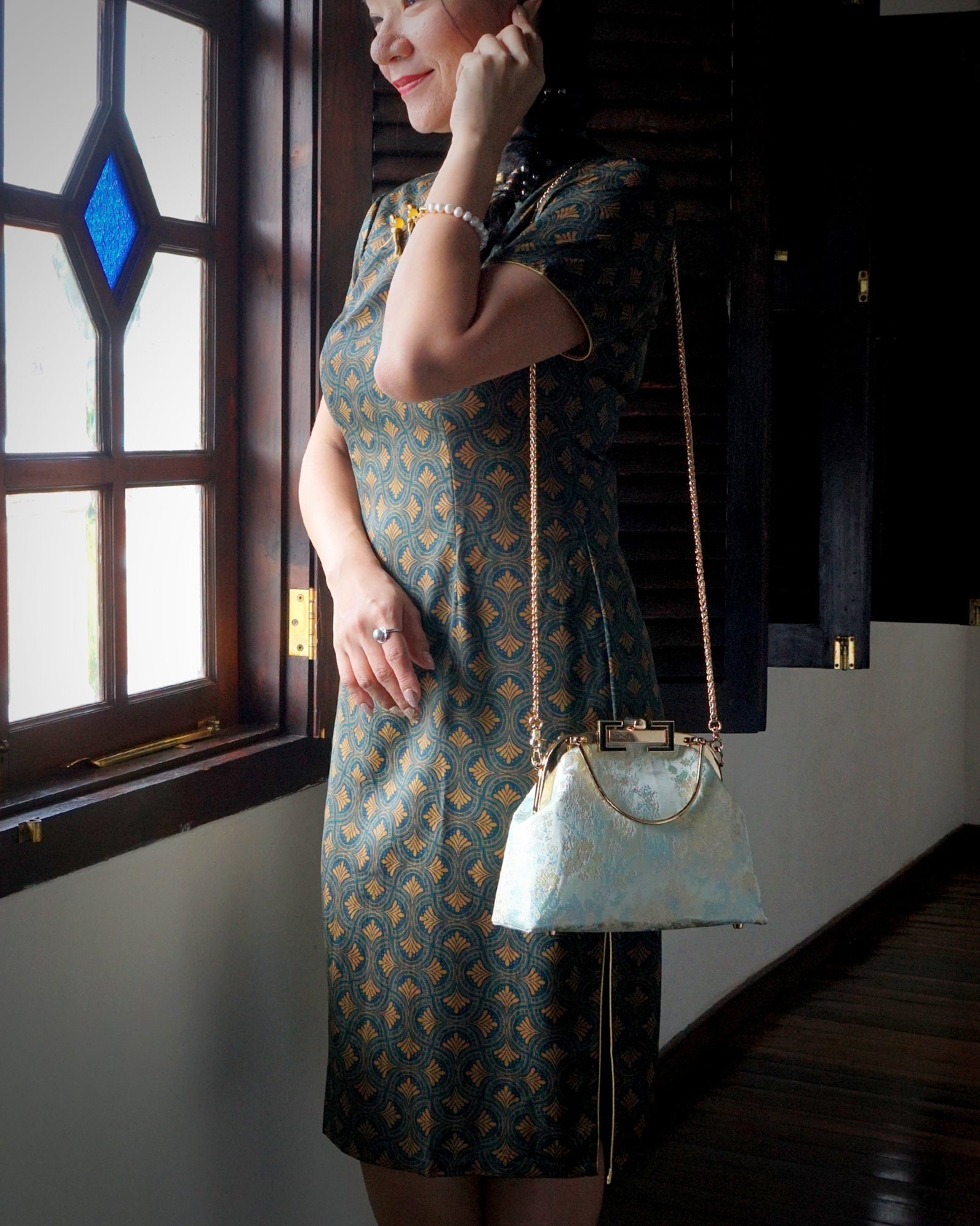 COCOONESE | Clasp Crossbody Bag - Jasminoides