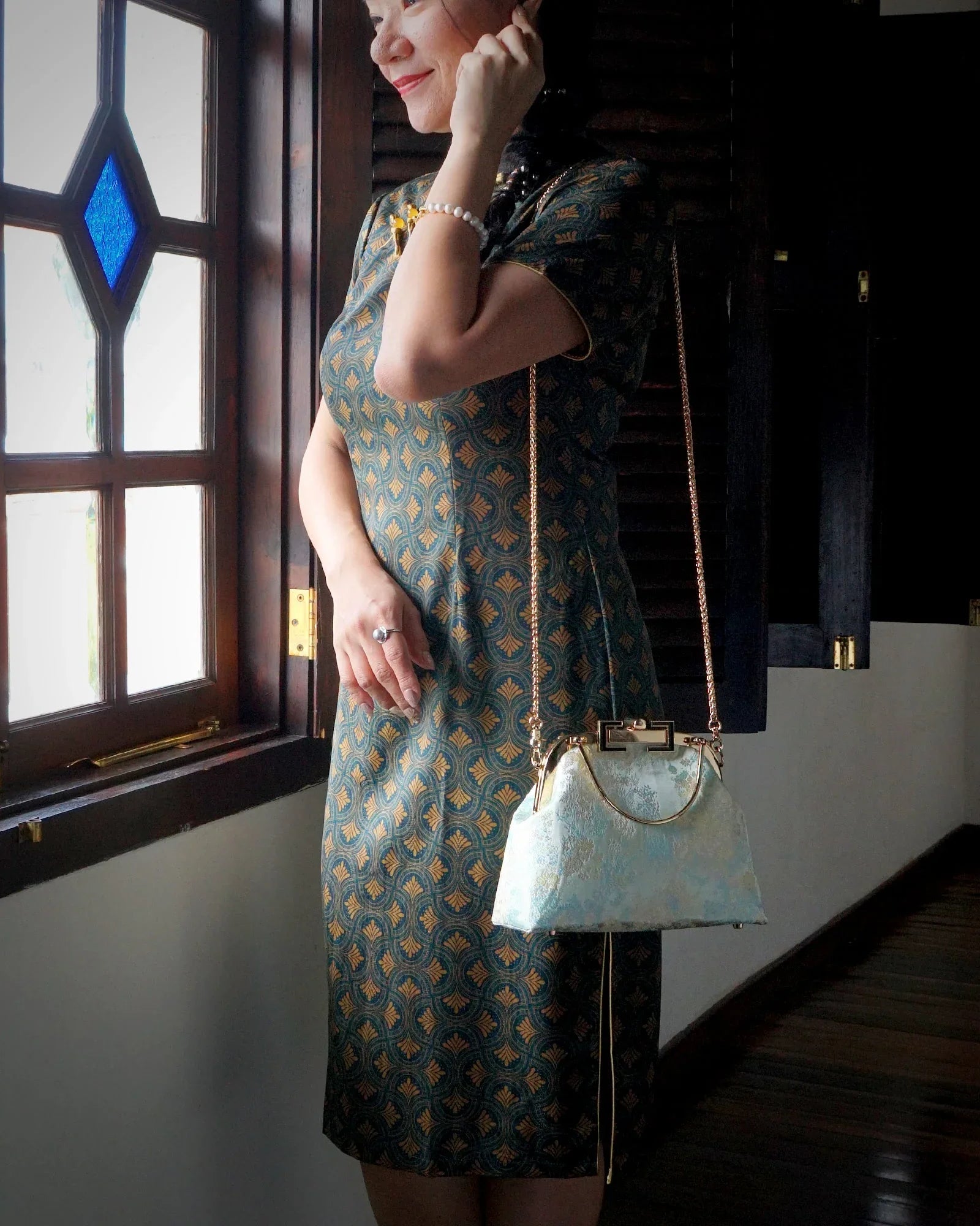 COCOONESE | Clasp Crossbody Bag - Jasminoides