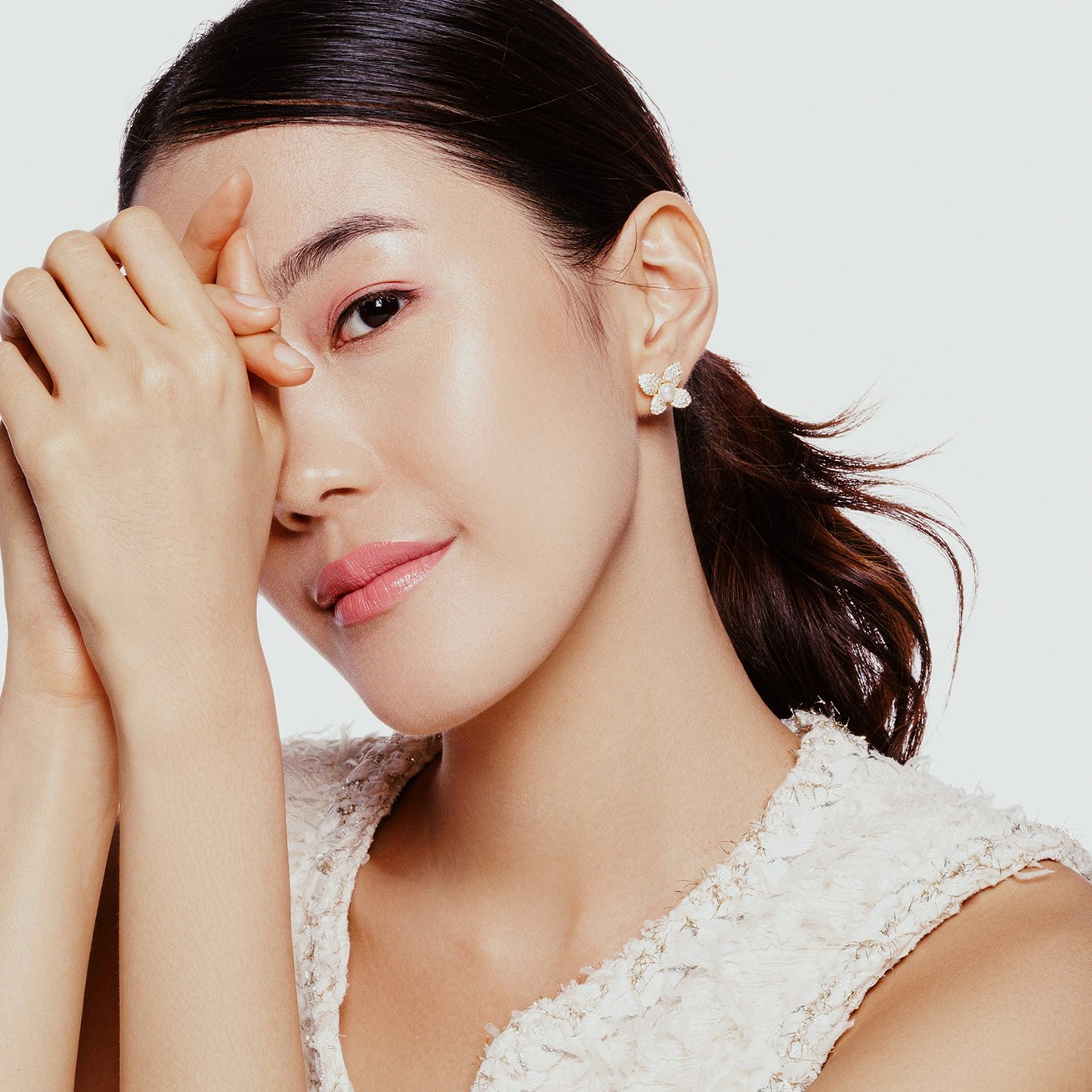 PEARLY LUSTRE | Top Grade Freshwater Pearl Earrings WE00844 | BLOOM