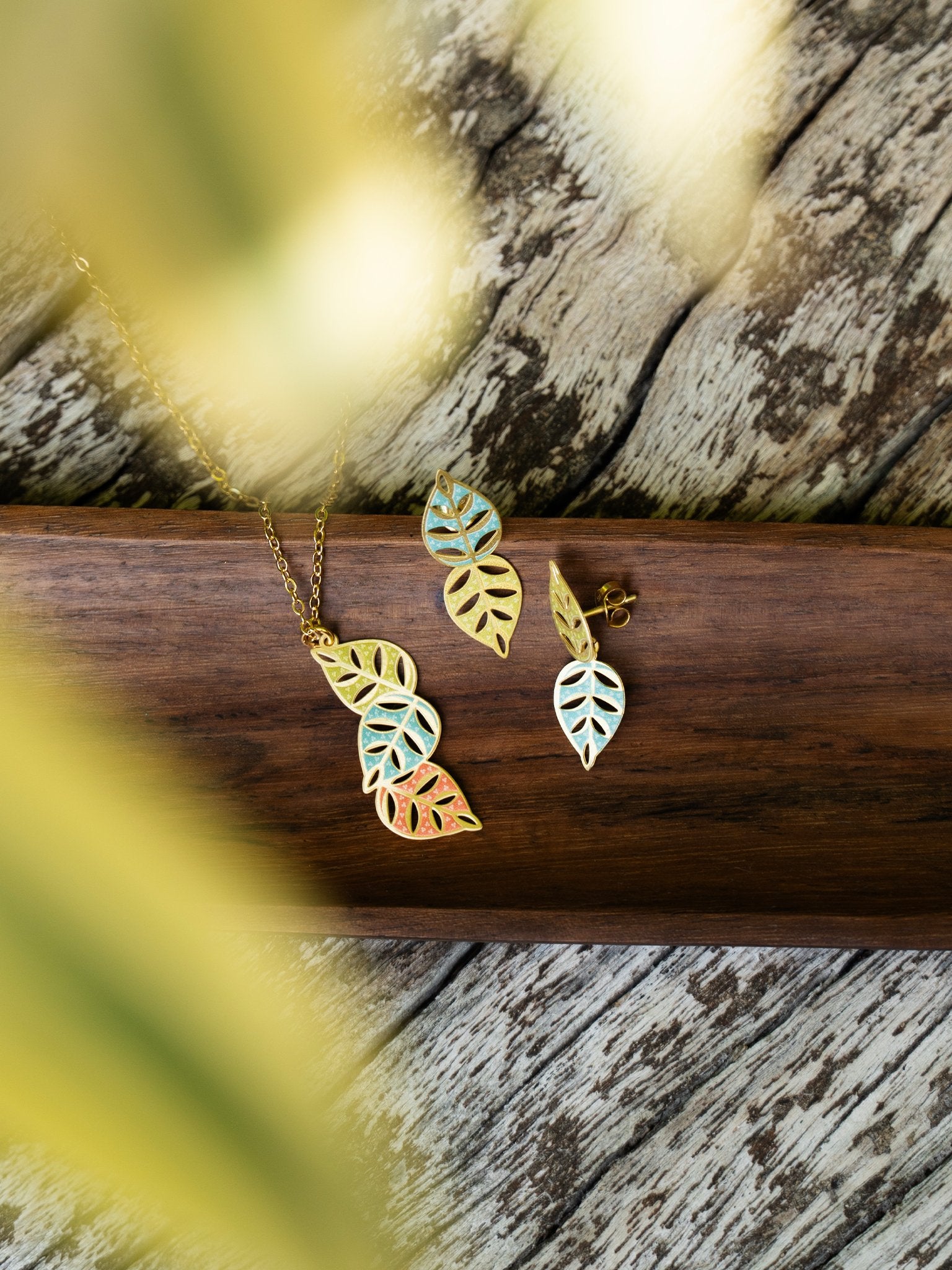 EMBRACE JEWELLERY | Daun Earrings
