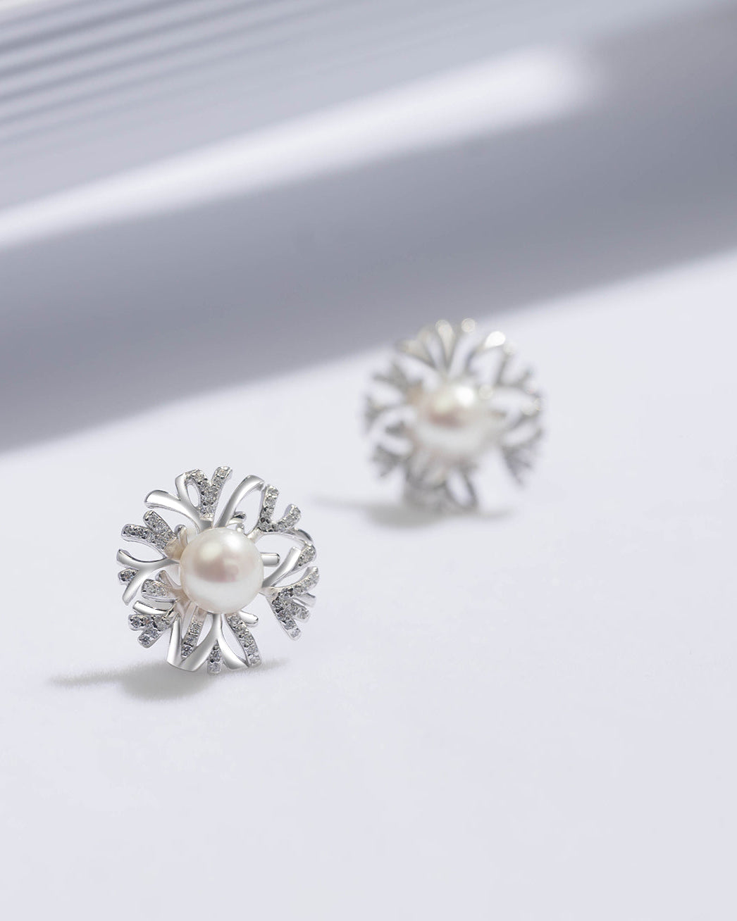 PEARLY LUSTRE | Elegant Freshwater Pearl Earrings WE00502 | GARDENS