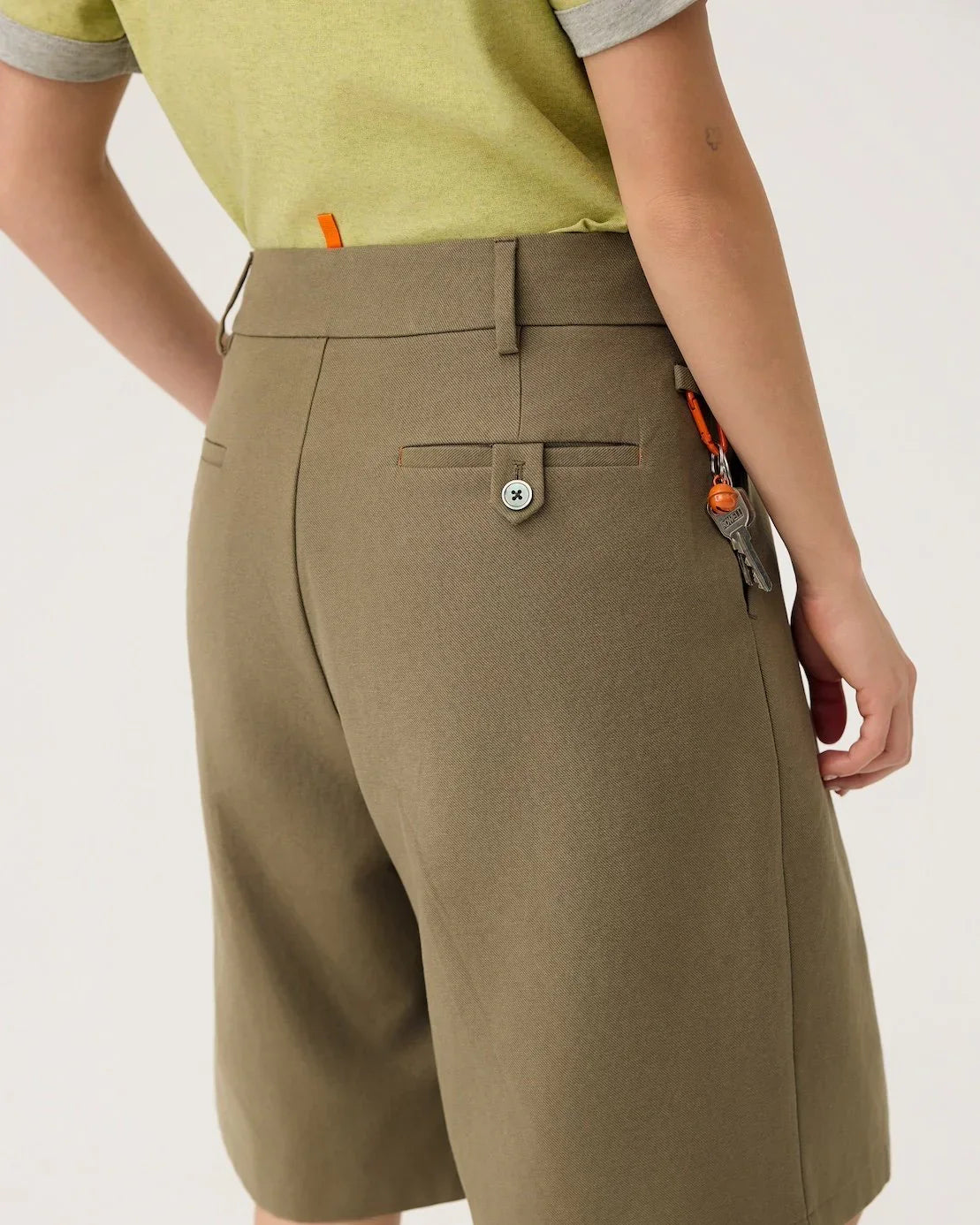 3EIGHTH | Nagi Pleated Shorts In Olive Mist