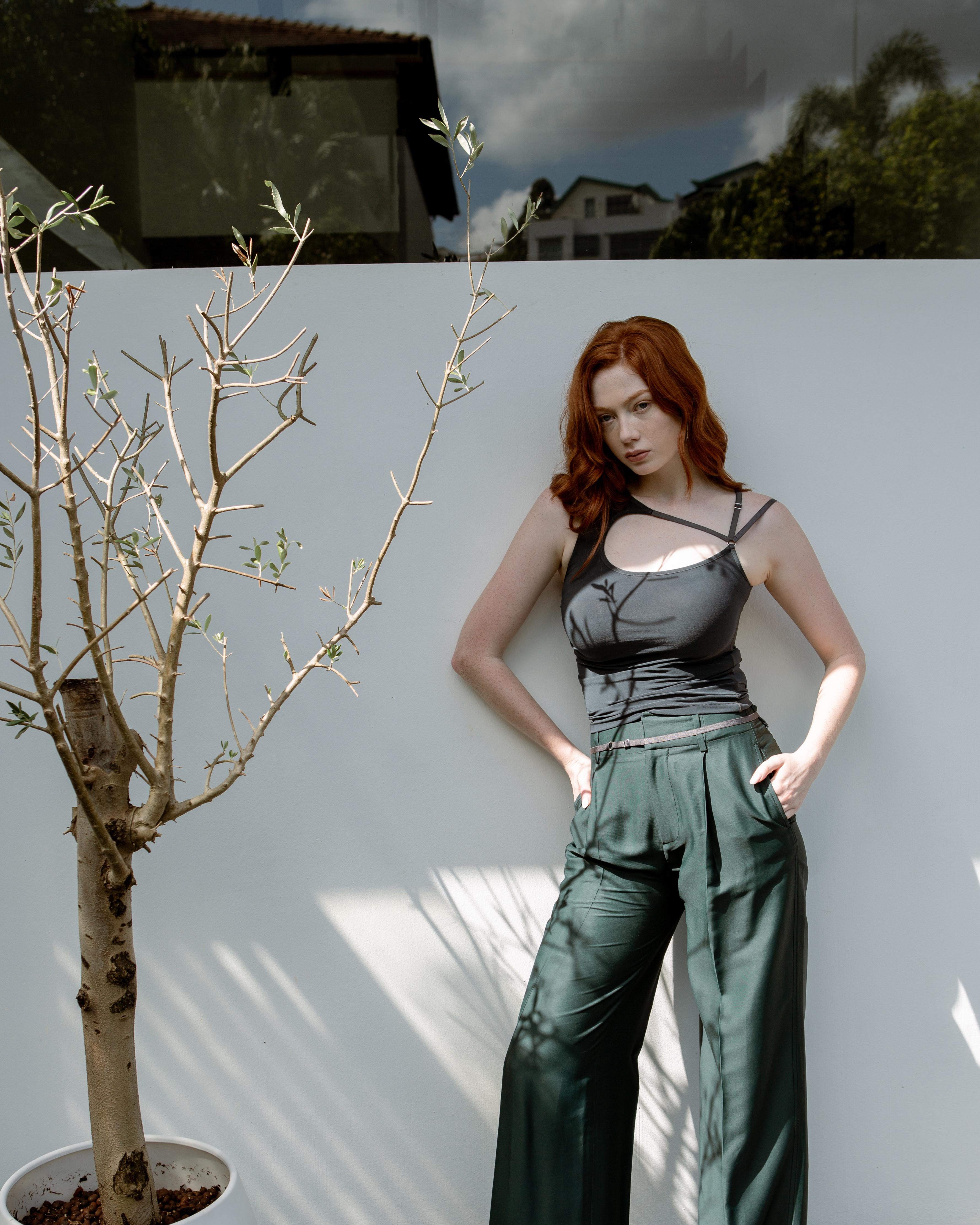 LAYERPLAN | Cut-Out Tank Top