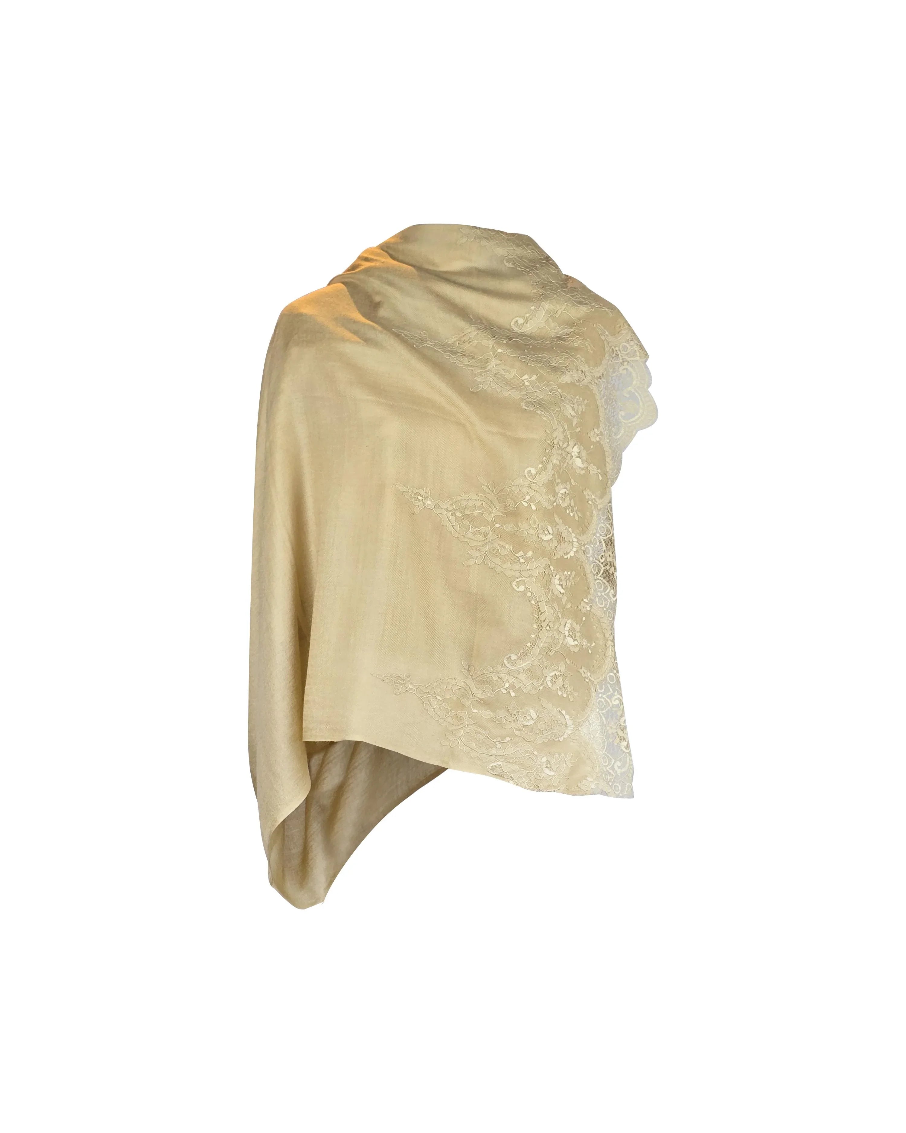 QUEENMARK | Scallop - Natural w/ Natural Lace